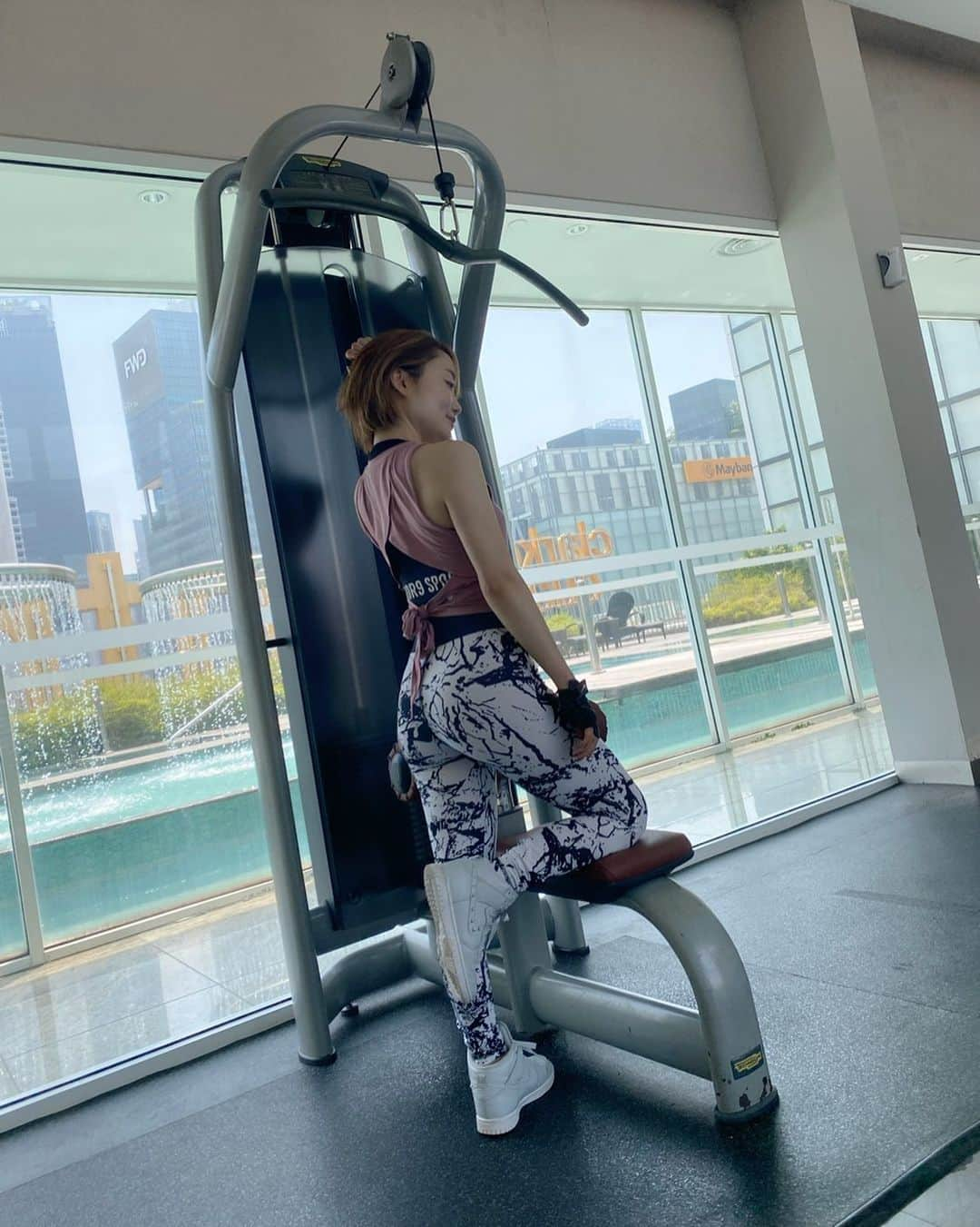 Roseさんのインスタグラム写真 - (RoseInstagram)「☁️☀️☁️  マシンは世界共通🔥 どこにいってもトレーニングできる✨  #training #gym #fittness #sports  #singapore #シンガポール生活」10月14日 23時34分 - rose_ro_tan