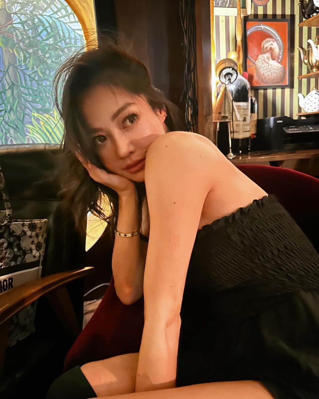 松岡李那のインスタグラム：「Weekend Vibes 🖤 #毎日投稿challenge  @linahxoxo 💕」