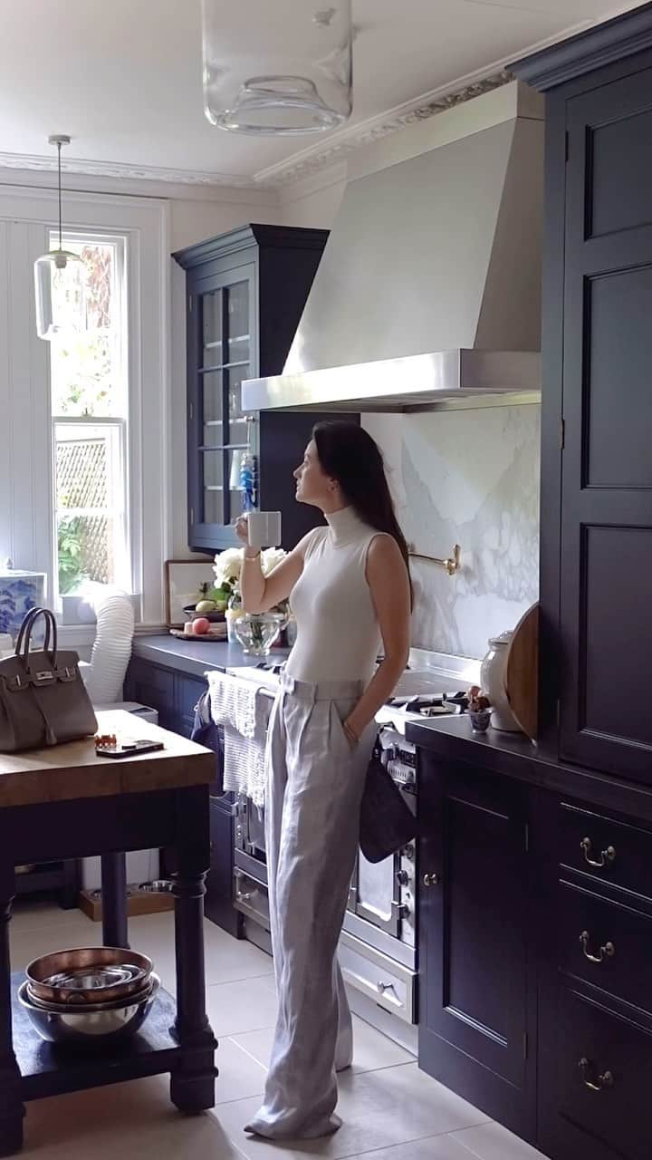 ペオニー・リムのインスタグラム：「Always time for a cup of tea.」