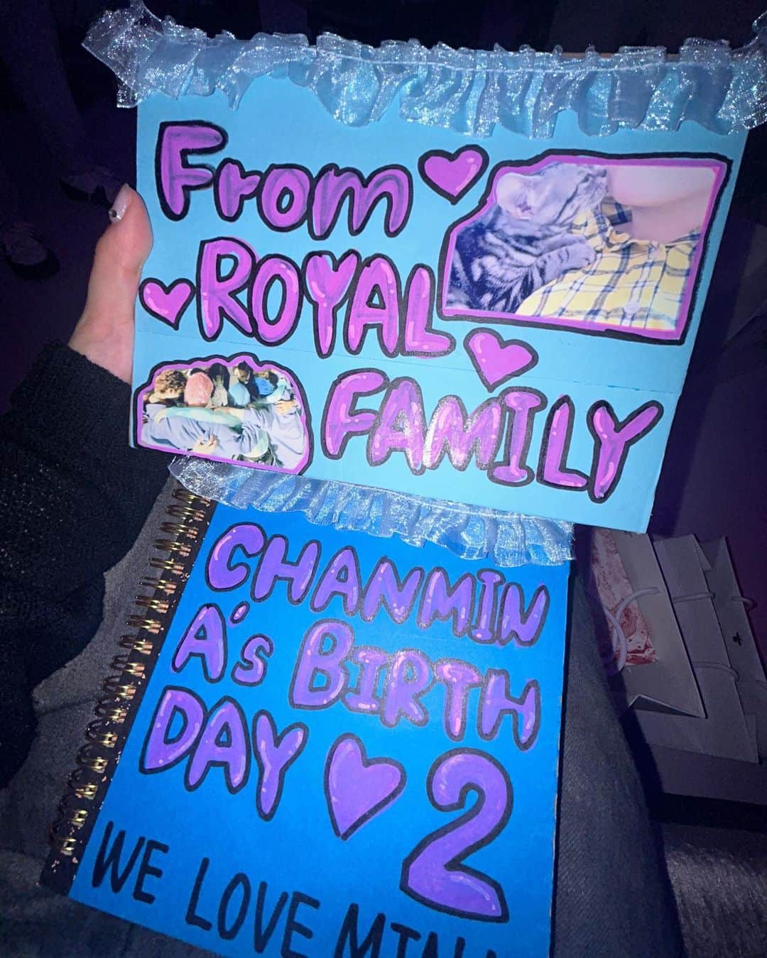 ちゃんみなのインスタグラム：「FROM ROYAL FAMILY?!?!?!?!😭😭😭😭 レコーディング中に受け取りましたほんっとうにありがとうみんな愛してるよーーー😭💙💙💙 今日一日中ずっと幸せでした 💙」