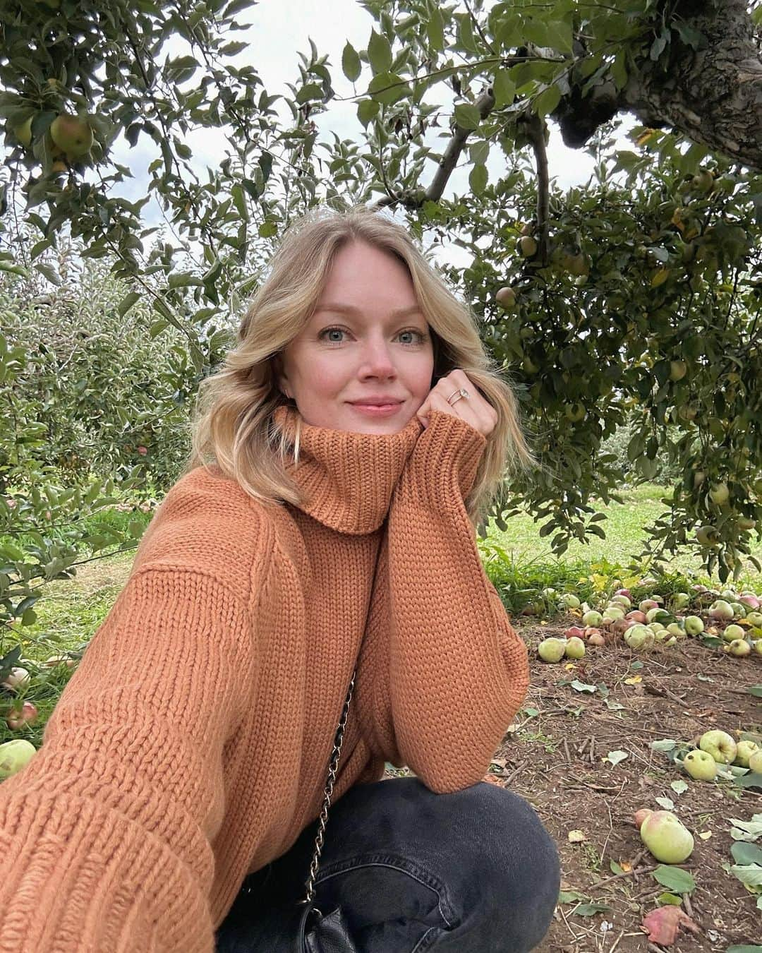 リンジー・エリンソンさんのインスタグラム写真 - (リンジー・エリンソンInstagram)「Checking this off our fall bucket list. What should we do next? 🍂🍎✨」10月15日 0時00分 - lindsellingson