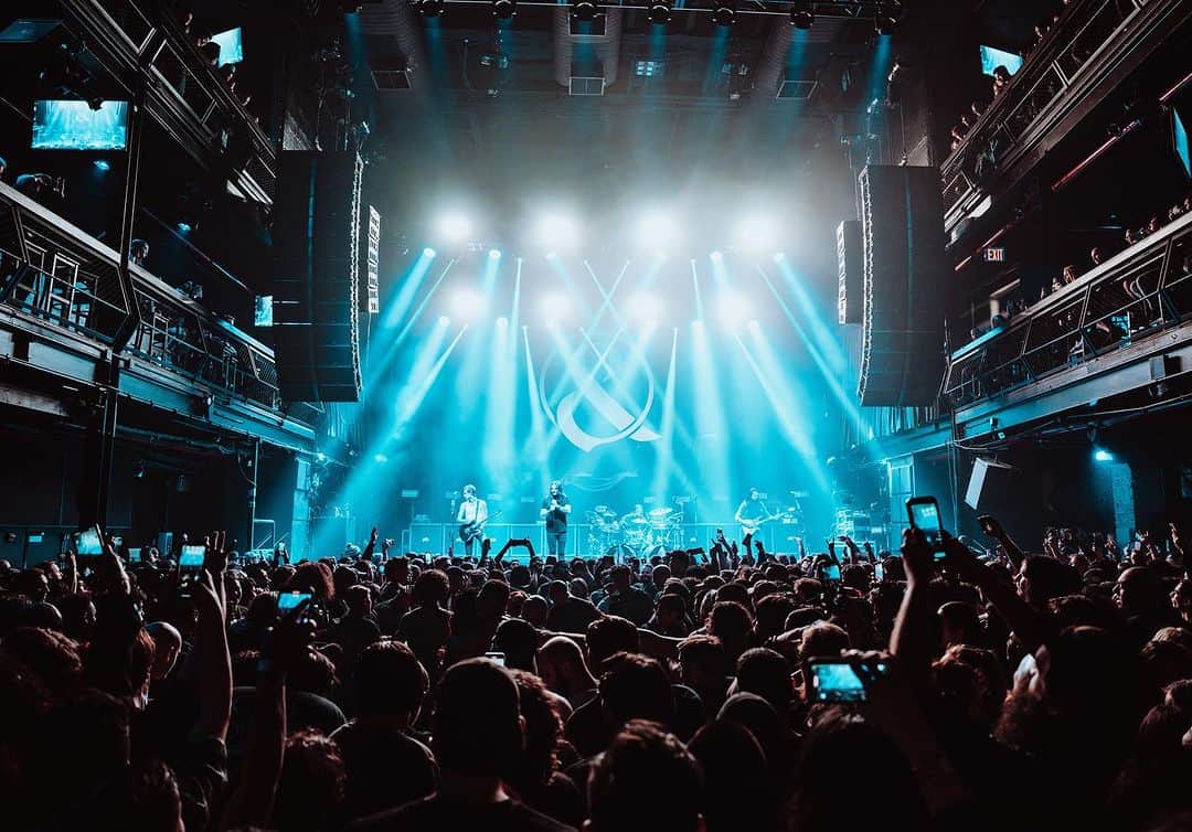 Of Mice & Menさんのインスタグラム写真 - (Of Mice & MenInstagram)「NYC WENT CRAZY!!!  These shows with @bfmvofficial & @vended_official have been nuts, trust us you don’t want to miss out on the action!   🎟️ OFMICETICKETS.COM 🎟️  📸: @gnarlymedia_」10月15日 0時03分 - omandm