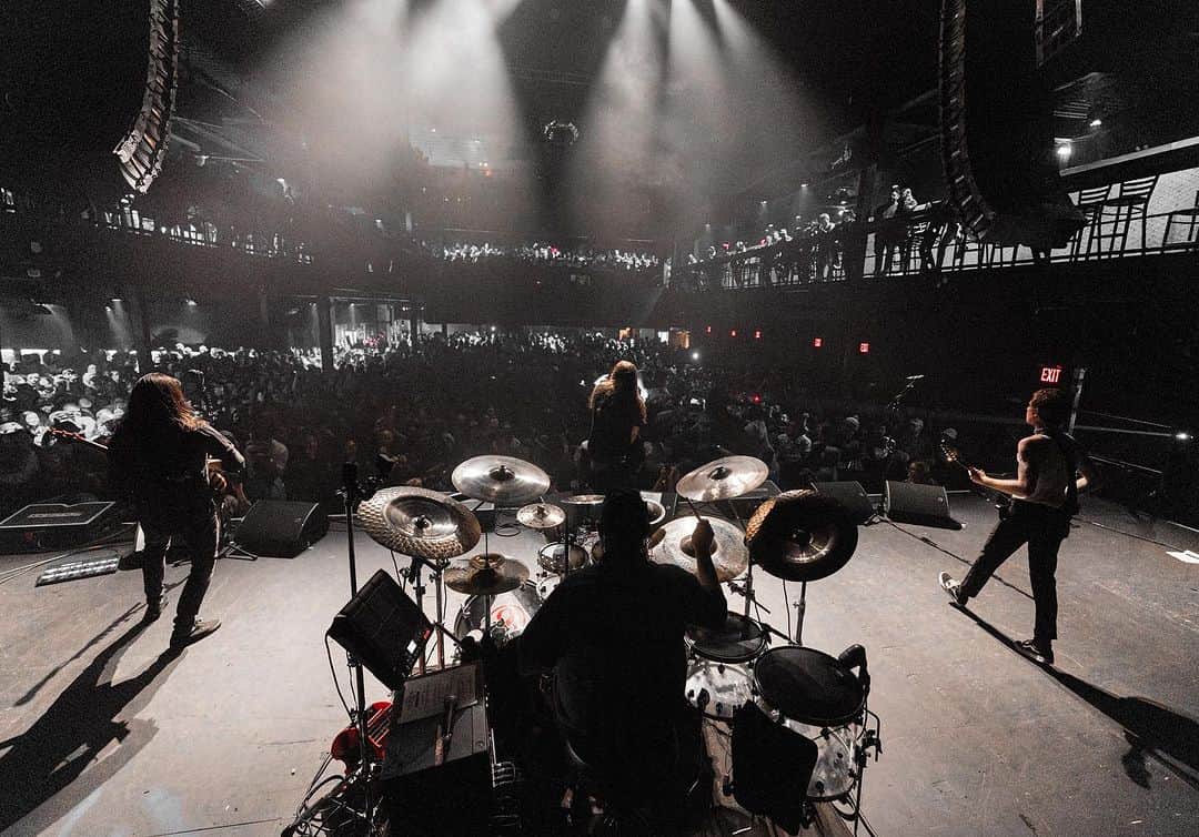 Of Mice & Menさんのインスタグラム写真 - (Of Mice & MenInstagram)「NYC WENT CRAZY!!!  These shows with @bfmvofficial & @vended_official have been nuts, trust us you don’t want to miss out on the action!   🎟️ OFMICETICKETS.COM 🎟️  📸: @gnarlymedia_」10月15日 0時03分 - omandm