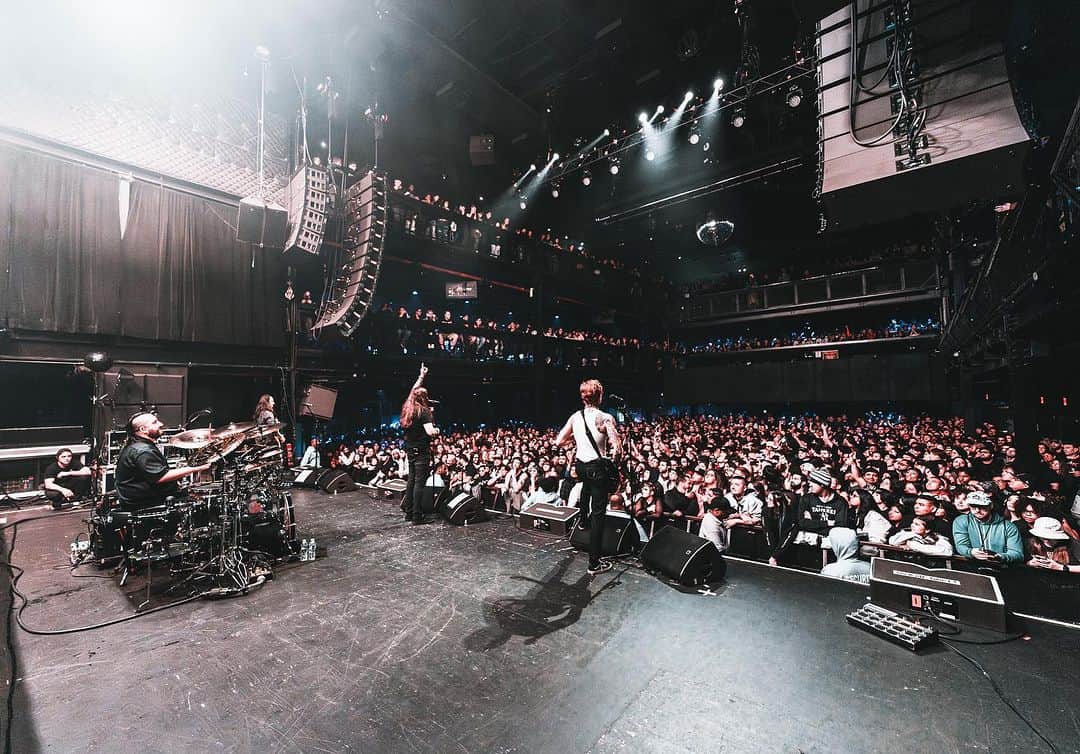 Of Mice & Menさんのインスタグラム写真 - (Of Mice & MenInstagram)「NYC WENT CRAZY!!!  These shows with @bfmvofficial & @vended_official have been nuts, trust us you don’t want to miss out on the action!   🎟️ OFMICETICKETS.COM 🎟️  📸: @gnarlymedia_」10月15日 0時03分 - omandm