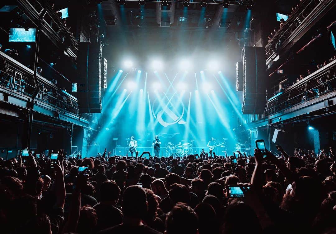 Of Mice & Menのインスタグラム：「NYC WENT CRAZY!!!  These shows with @bfmvofficial & @vended_official have been nuts, trust us you don’t want to miss out on the action!   🎟️ OFMICETICKETS.COM 🎟️  📸: @gnarlymedia_」