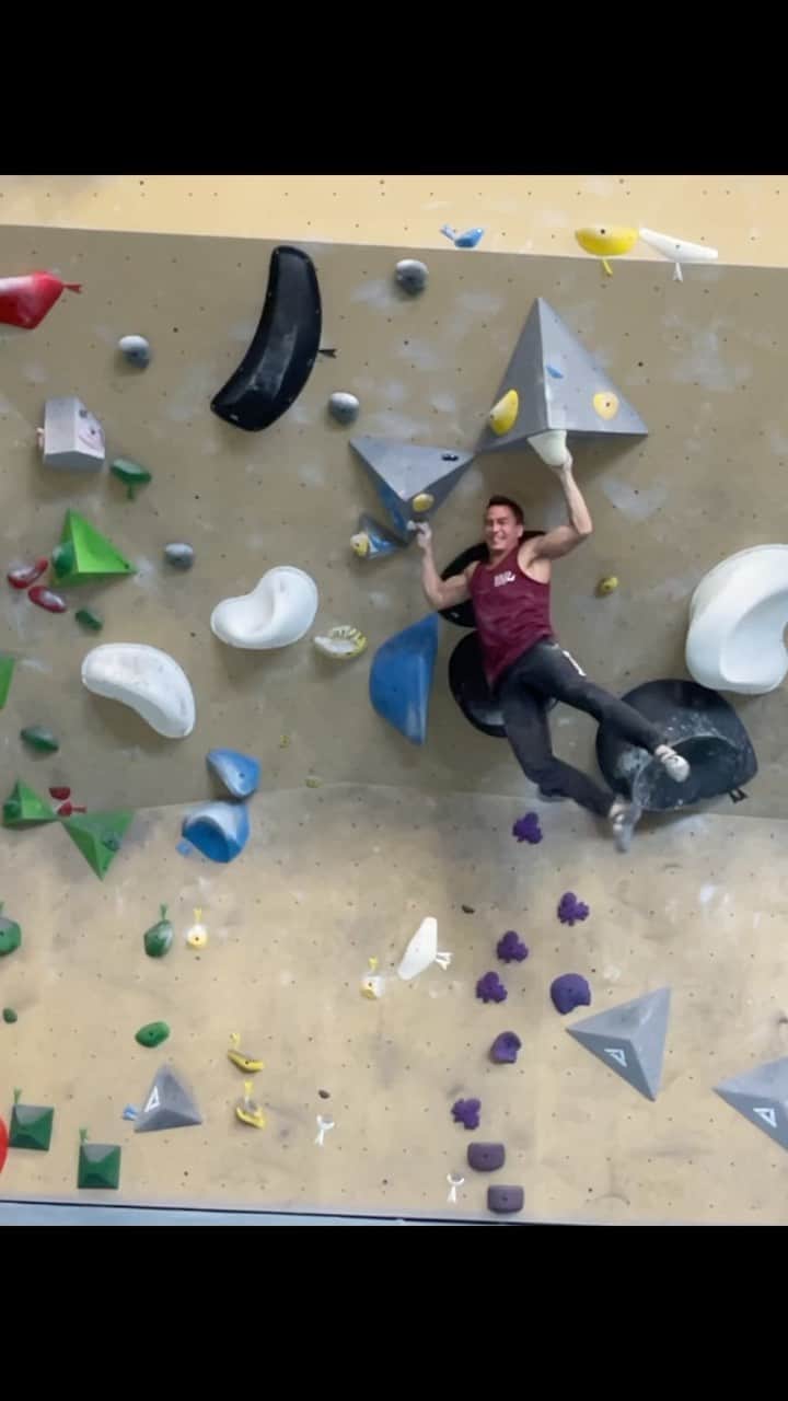 シーン・マコールのインスタグラム：「Last white tape from the training camp. Suns out guns out 🦾」