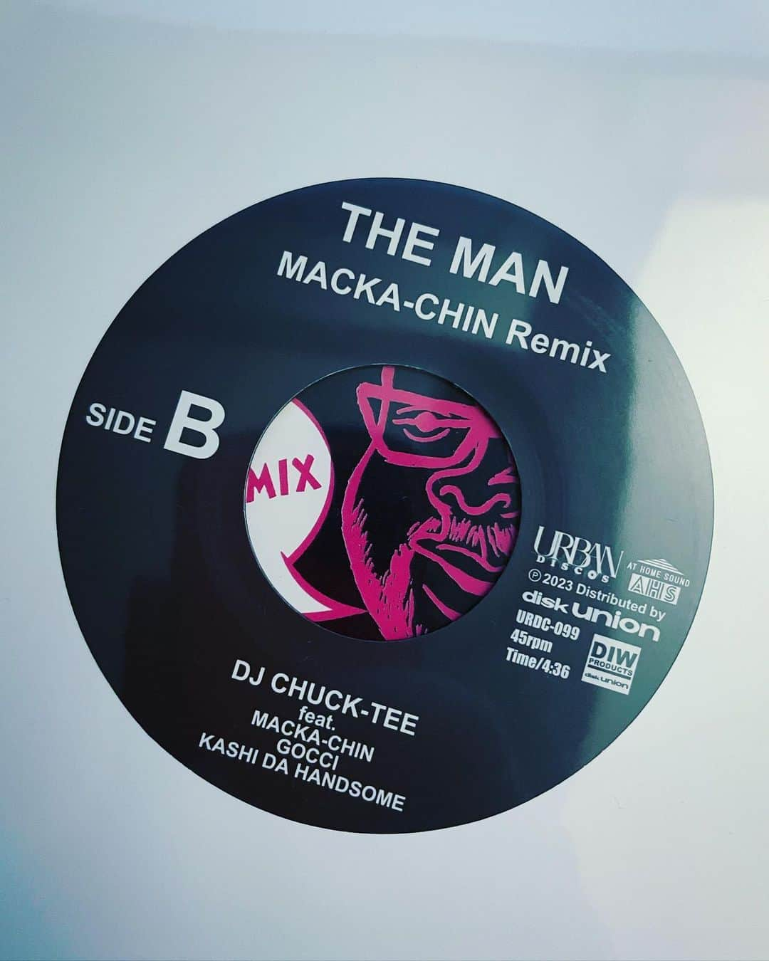 MACKA-CHINのインスタグラム：「THE MAN MACKA-CHIN REMIX 作らさせて頂きました。RYUHEIさんは日本のRAPも大好きな方で良くかけてくださってました♪なので思い切ってHIPHOP RMX だ！と。✈️ RYUHEI THE MAN マジで最高なDJ✨peace to @chuckttttcsr」