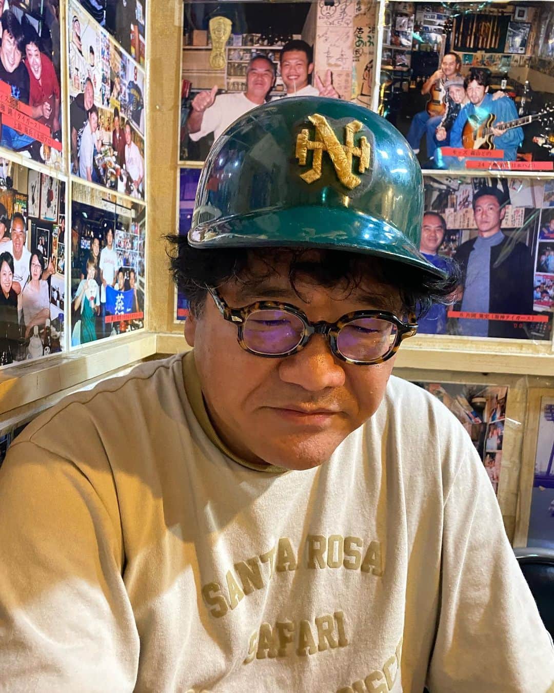 カンニング竹山のインスタグラム：「ホークスの敗戦にあぶさんにてヤケ酒。 明日、明日！18時は雨はやむ！ 絶対ゲームやって下さい🙇‍♂️」