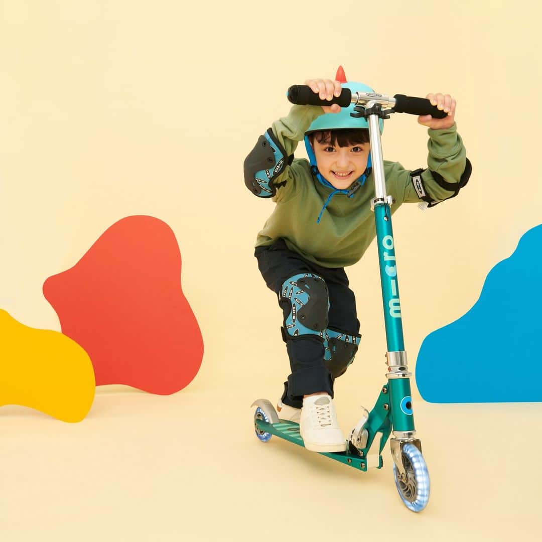 microscooters_japanのインスタグラム：「マイクロスクーターに乗ってバランス感を育ててみてください。 マイクロスクーターのスプライトは6歳から乗ることができ、柔らかい駆動感とおしゃれなデザイン、安全性が高いのが特徴です ＃マイクロスクーター ＃マイクロスプライト ＃microsprite ＃子供の誕生日プレゼント ＃子供のクリスマスプレゼント ＃バランス感」
