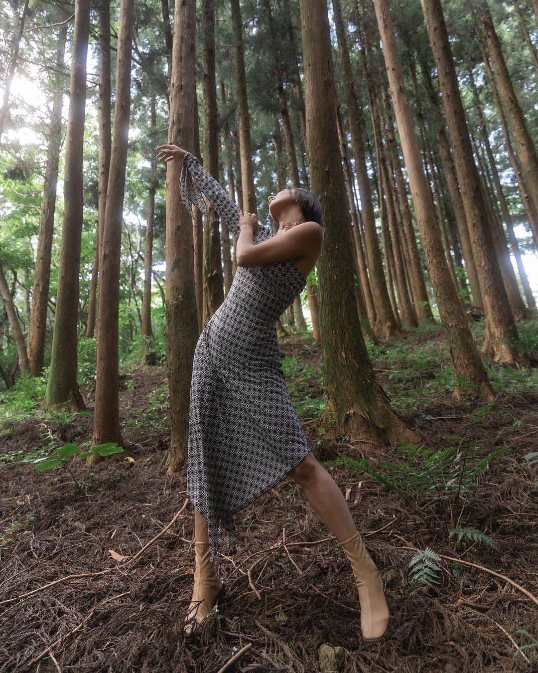 のインスタグラム：「[RADIANT] 📷 @ericabluekim」