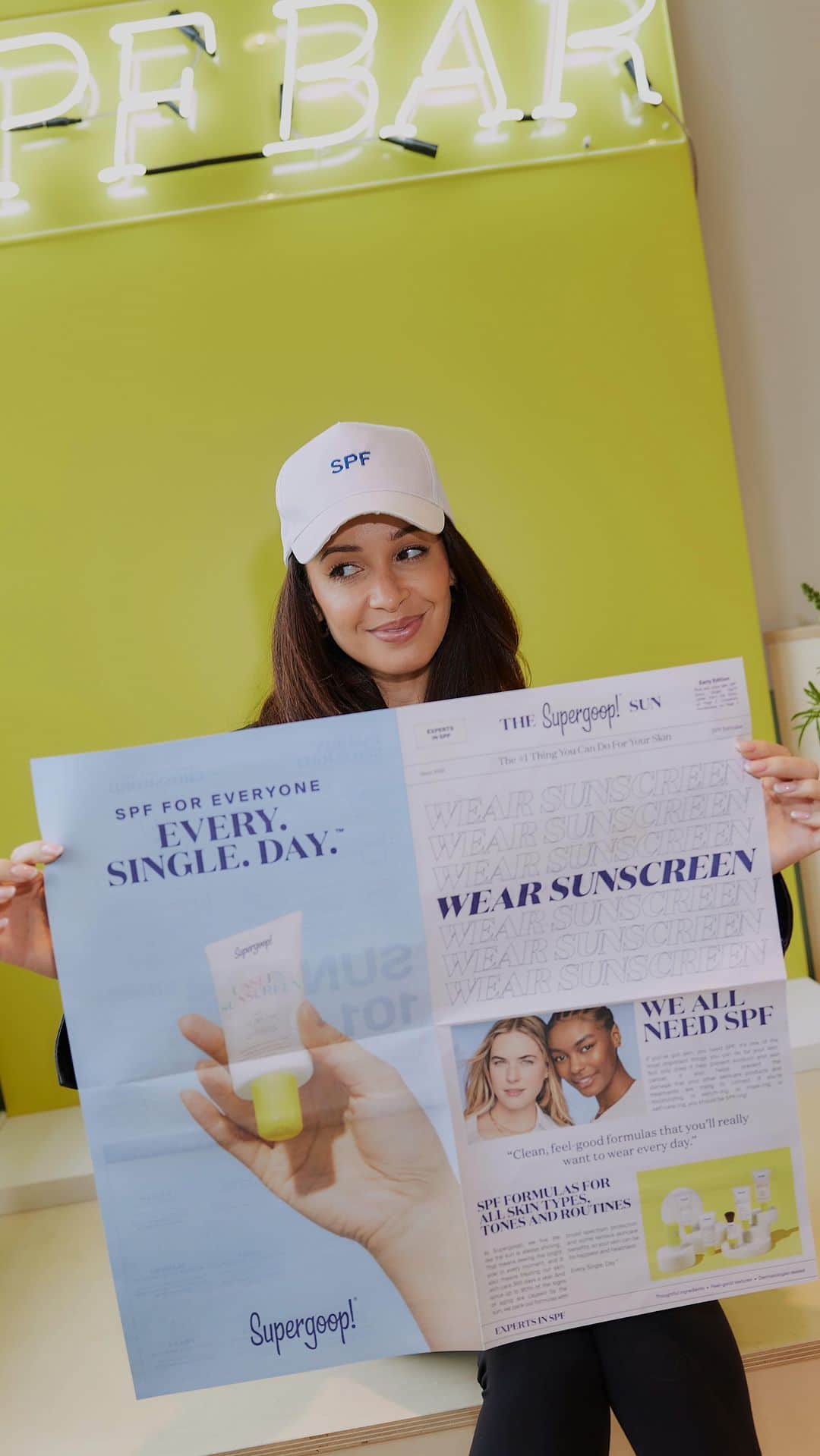 ダニエル・ピーザーのインスタグラム：「SPF + COFFEE= Best Morning ever 💛 Loved hosting coffee morning with @supergoop and @blankstreet for a brighter autumn morning. This is your reminder to wear SPF every single day even when summer is over. Thank you to everyone that came down, I hope you loved it as much as I did - I can’t wait for the next one ☀️☕   Ad」
