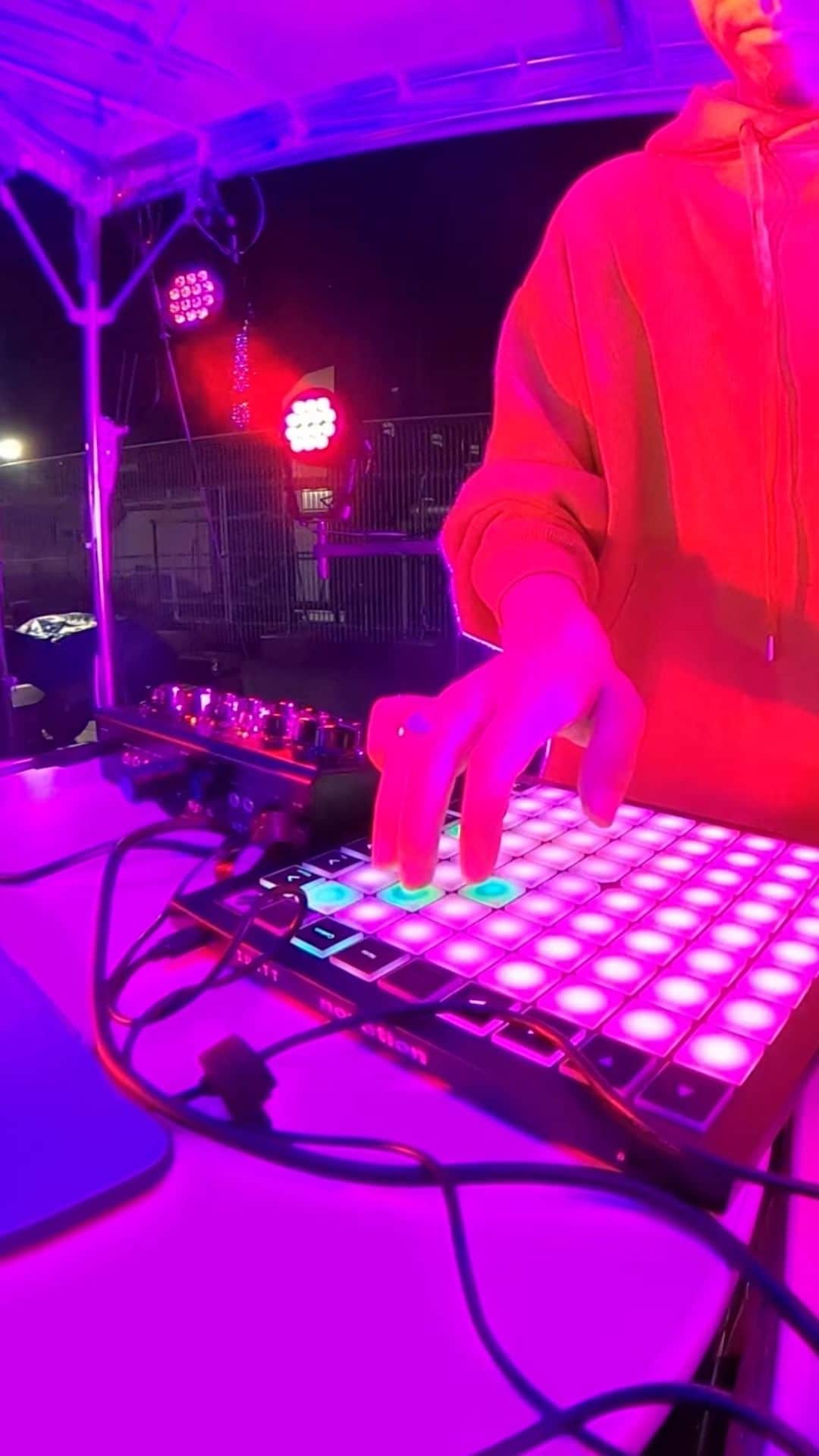 tofubeatsのインスタグラム：「本日のsomebody tore my p」
