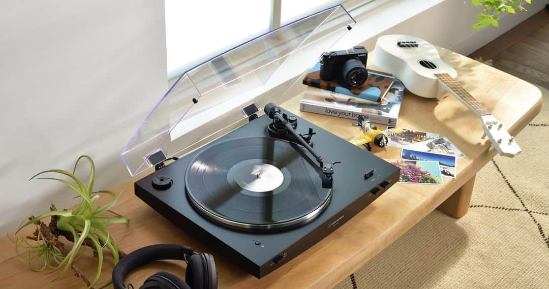 Audio-Technica USAのインスタグラム：「The AT-LP3XBT is the perfect combination of the warmth of analog and the convenience of enhanced connectivity. Experience your favorite records like never before and upgrade at the link in our bio.⁠ .⁠ .⁠ .⁠ #AudioTechnica #Turntable #Vinyl #RecordCollection #RecordPlayer」