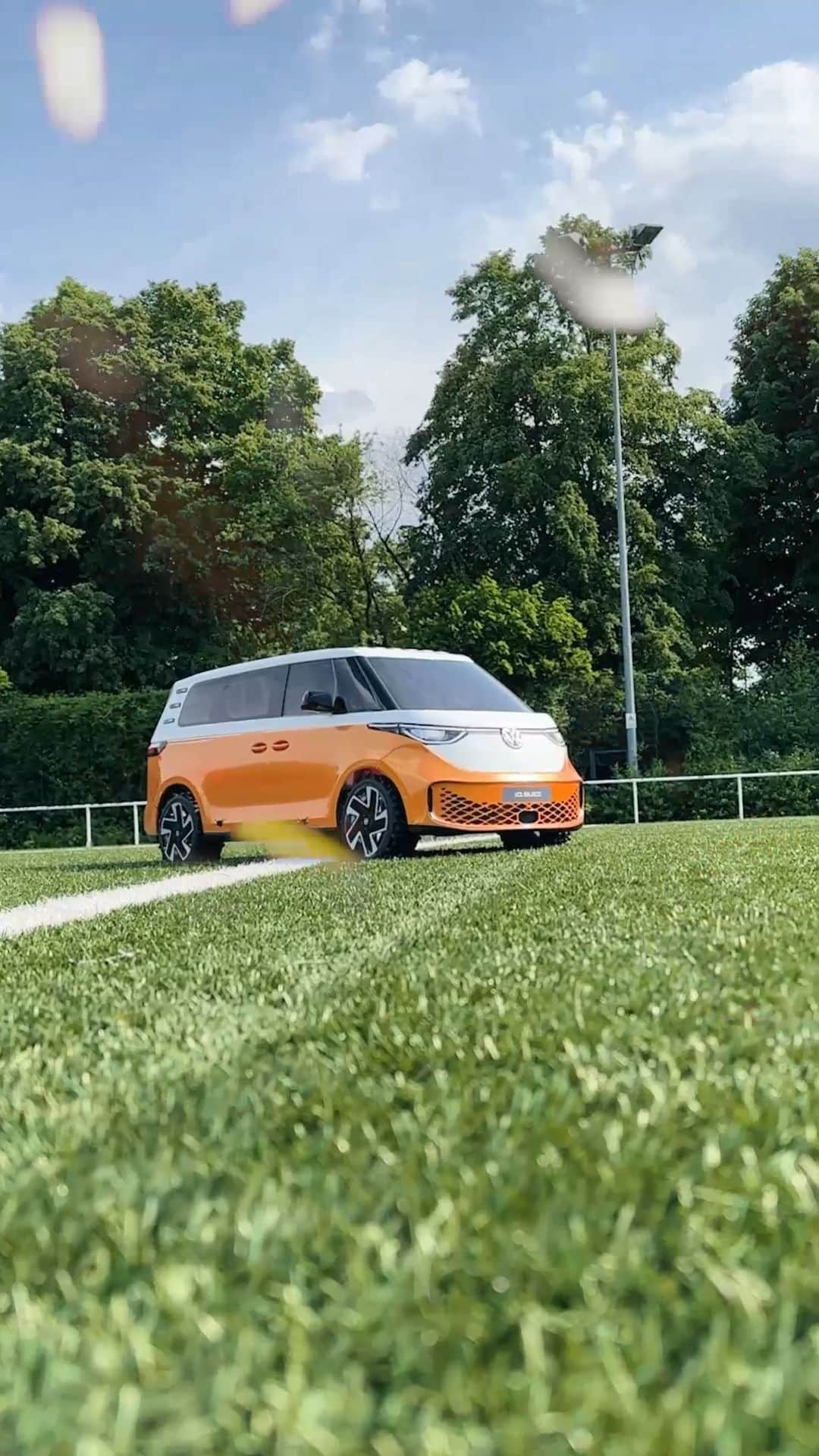 フォルクスワーゲンのインスタグラム：「The Tiny Buzz: Unstoppable goal machine!  #goal #football #vwtinybuzz #volkswagen #vw」