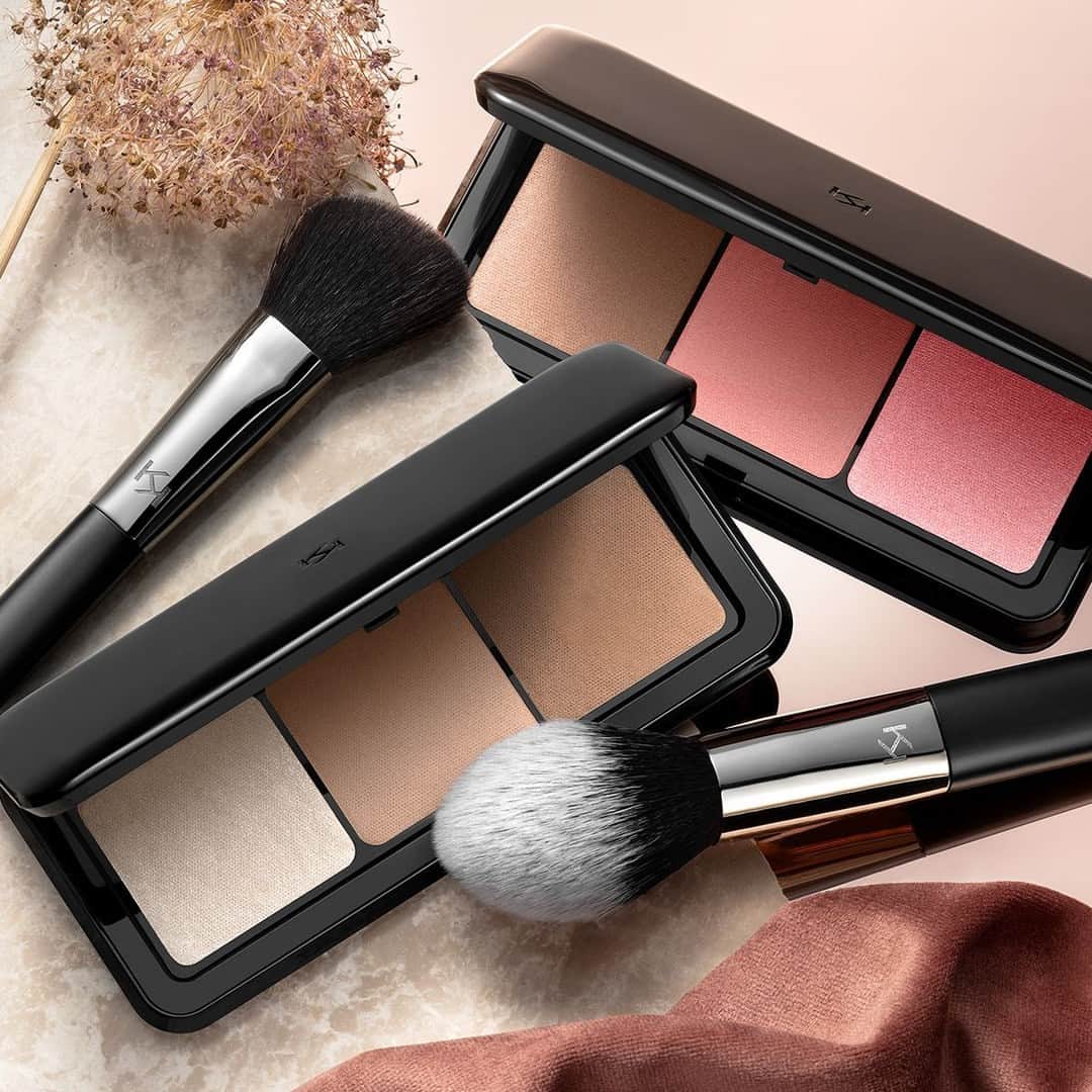 KIKO MILANOのインスタグラム：「Sculpted contour or boldly blushed cheeks? 💗 What's your absolute must-have?⁣ ⁣ Contour Obsession Palette 01 - Multi Finish Trio Blush & Bronzer Palette 02 - Face 10 Blush Brush - Face 08 Precision Powder Brush⁣」