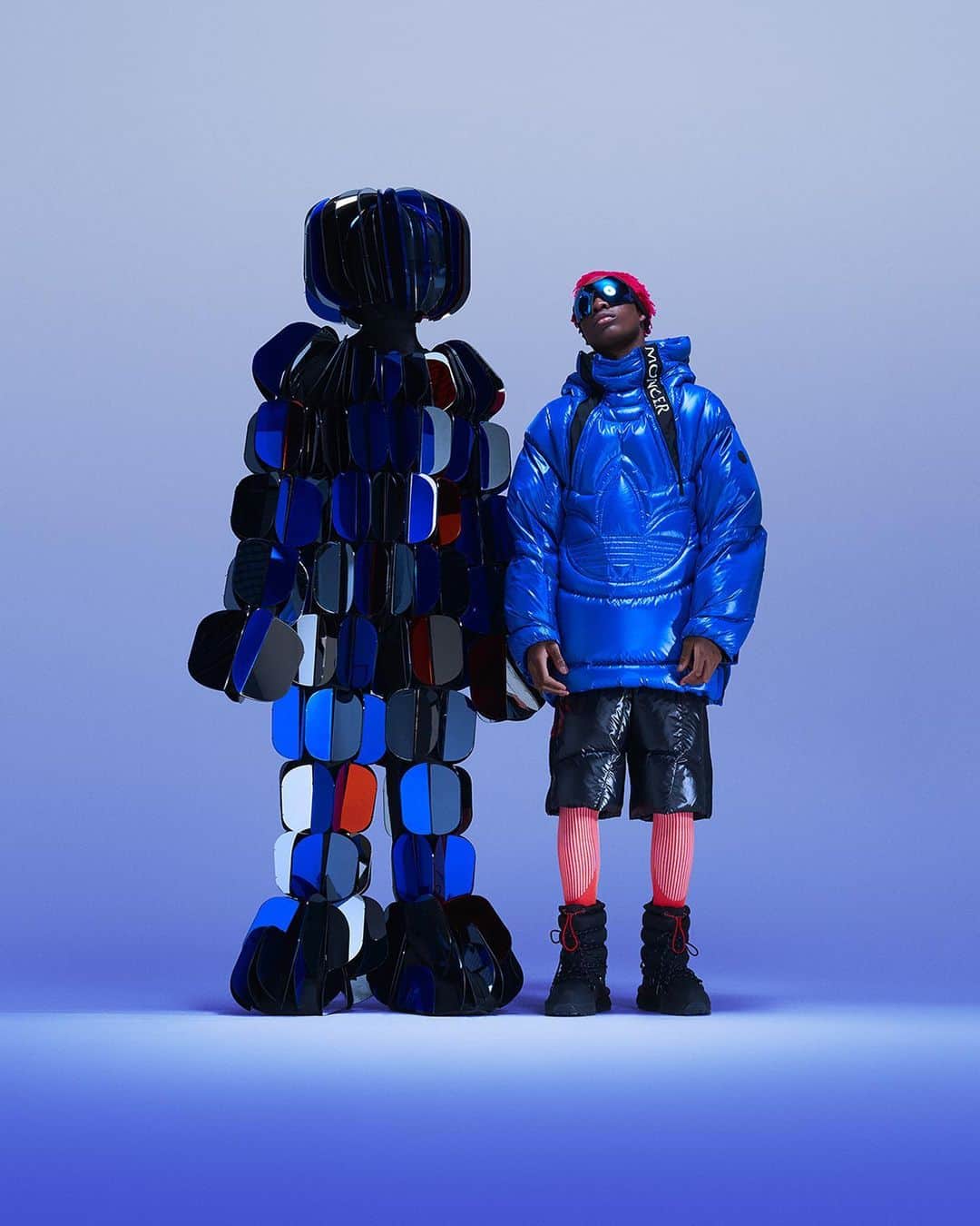 モンクレールのインスタグラム：「The Art of Explorers.   @katetabor’s avant-garde explorer sculpture meets its city-styled and nature-ready match, wearing the Chambery jacket from the new Moncler x @adidasoriginals collection.  Discover the full collection now on moncler.com.   #MONCLERADIDASORIGINALS  #MONCLERGENIUS」