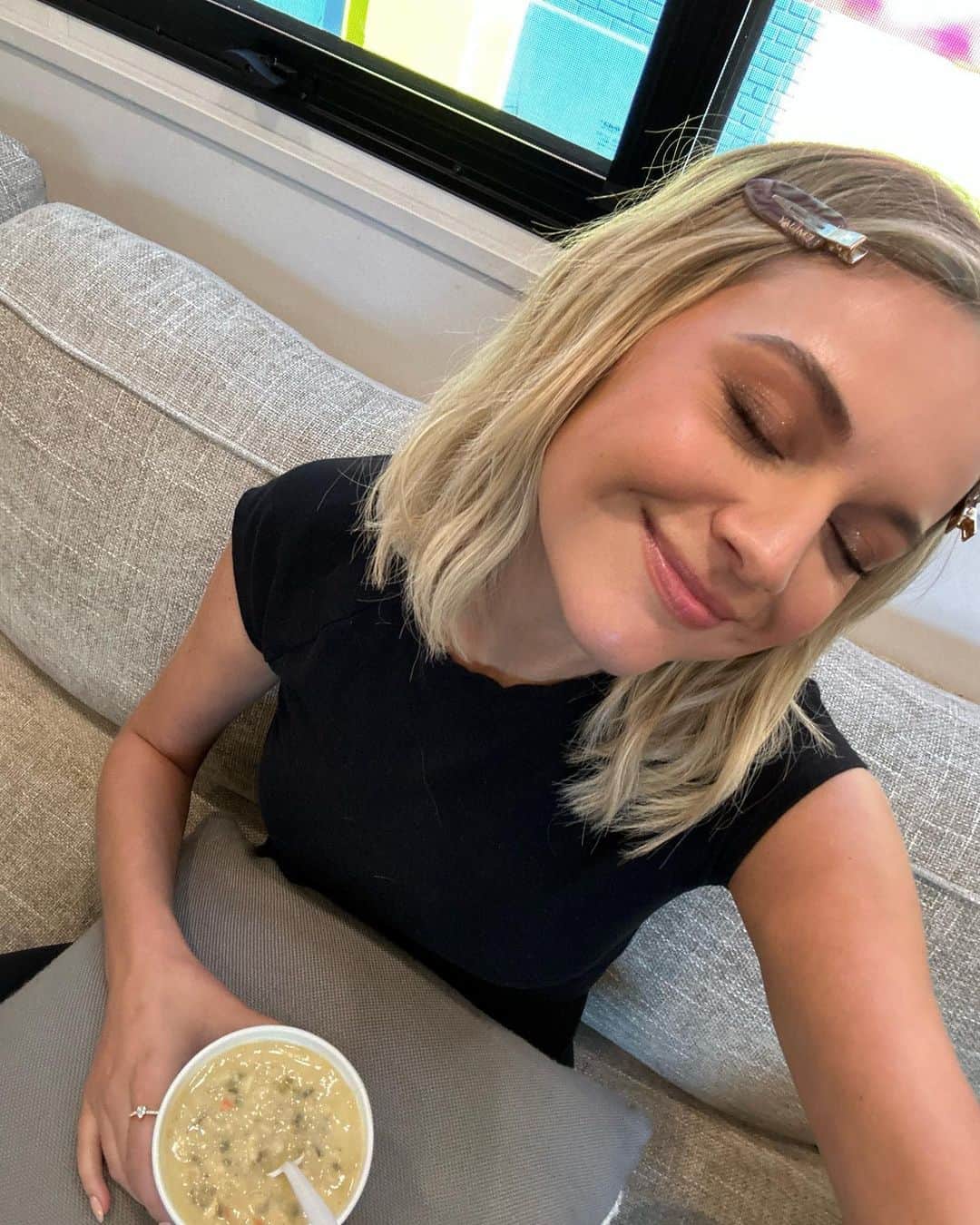 Kelsea Balleriniのインスタグラム：「if it’s not chicken and wild rice soup, i don’t want it. soup szn forever.」