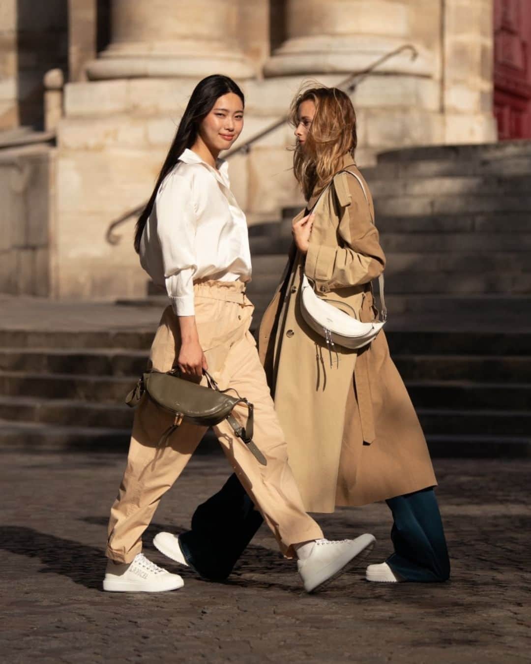 ランセルのインスタグラム：「New goal achieved : match my bag with my bestie.  Origami – Smooth leather – Dark kaki and Snow  #LancelParis #FW23  #LancelTwist #OrigamiByLancel」