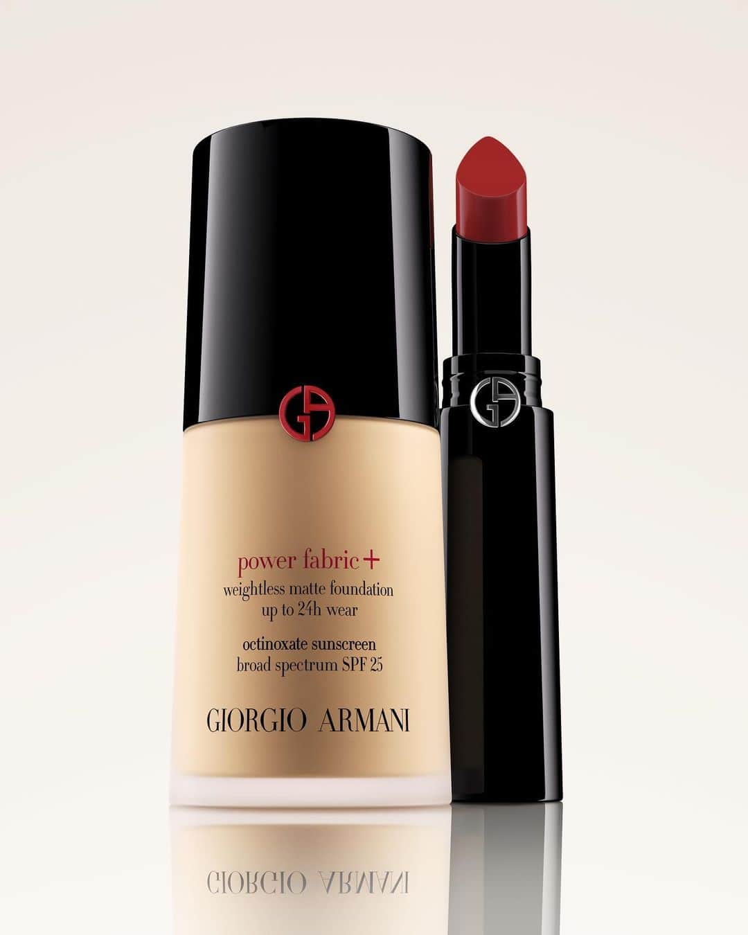 Armani Beautyさんのインスタグラム写真 - (Armani BeautyInstagram)「Long-lasting coverage, long-lasting color. From the comfort and coverage of POWER FABRIC+ FOUNDATION and the vivid color of LIP POWER, create a glowing makeup look for any occassion.   #Armanibeauty #PowerFabric #ArmaniLipPower #Makeup」10月15日 1時00分 - armanibeauty