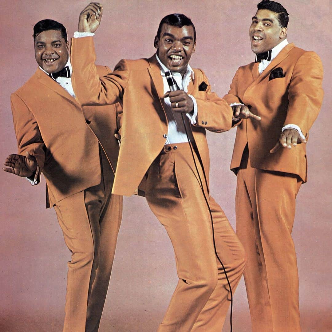 マイケル・ジャクソンのインスタグラム：「RIP Rudolph Isley, founding member of The Isley Brothers. Starting in the late 1950s,  Rudolph and his brothers were among music’s most influential artists, earning both a Grammy Lifetime Achievement Award and induction into The Rock and Roll Hall of Fame. Their harmonies blended seamlessly on such joyful hits as “Shout,” “Twist and Shout,” “It’s Your Thing” and This Old Heart of Mine (Is Weak for You) as well as the socially conscious “Fight the Power." Rudolph Isley will be missed.」
