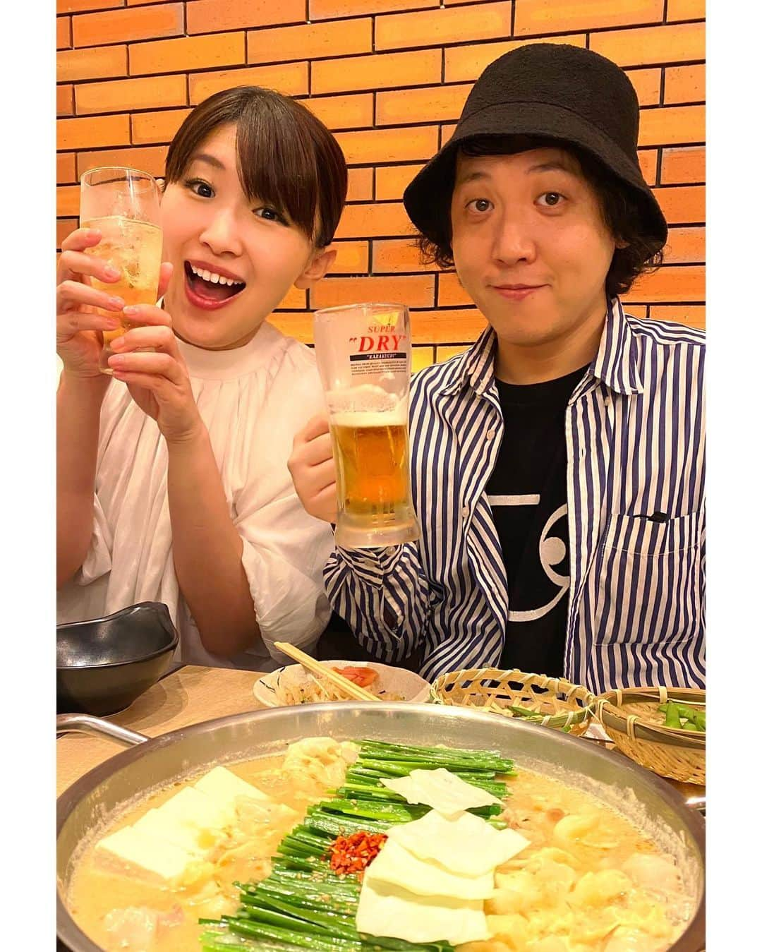 沙羅さんのインスタグラム写真 - (沙羅Instagram)「福岡の思い出🍜 めちゃくちゃ楽しかったな〜🥳 ハリウとは久しぶりに一緒のステージ！ 相変わらず歌うまかった😆‼️  地方に行って その土地の美味しいものを食べるのって なんでこんなに幸せなんだろう😭🍀  #ハリウリサ #たむたむ #沙羅 #ものまね #ホリプロコムものまね軍団 #やぎさん🐐 #いつもありがとうございます🌟 #福岡のみなさん #スタッフのみなさん #ありがとうございました🥹🍀 #もつ鍋 #馬刺し #明太子 #パフェ #食べ過ぎ😂❤️ #最後の動画は #夫婦でものまねショーやる時の #オープニングだよ🥳」10月15日 1時01分 - sarapika128