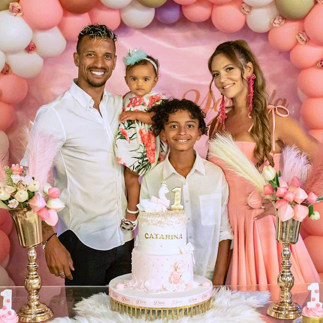 ナニさんのインスタグラム写真 - (ナニInstagram)「Daddy's little girl first birthday 1️⃣🥳🎂🥰 #Birthday #Family #Moments #Happiness」10月15日 1時11分 - luisnani