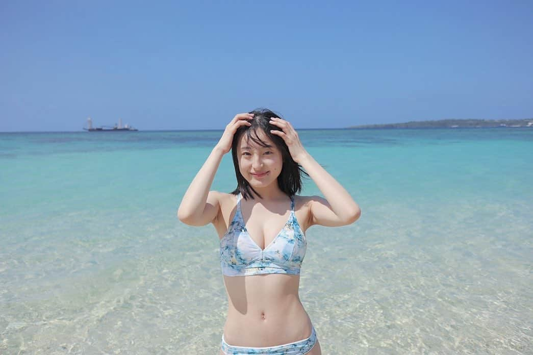 川原美咲のインスタグラム：「☀️🌊🌊 ・ 今のうちに夏投稿Special✌️ ・ またもやマブ達兼・プロカメラマンでした。 ・ ・ ・ ・ ・ #沖縄 #沖縄旅行 #沖縄観光 #okinawa #沖縄ビーチ #沖縄海 #沖縄海遊び #沖縄 #ビキニ女子 #水着 #水着女子 #水着グラビア #グラビア撮影 #被写体 #被写体女子 #レタッチ  #沖縄 #沖縄旅行 #沖縄観光 #ちゅらうみ水族館 #ちゅらうみサイダー #美ら海水族館 #美ら海水族館お土産 #美ら海水族館🐠  #沖縄ランチ #骨格ナチュラル #骨格ナチュラルタイプ #骨格ナチュラルさん向きコーデ #flower #okinawa #okinawajapan #okinawatrip #okinawa🌺」