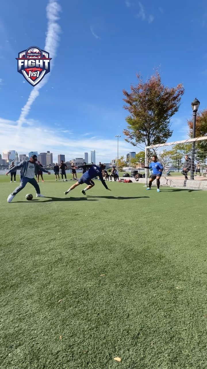 ショーン・ガルニエのインスタグラム：「Already a crime in Boston 🤣🤣🤣 UBF 1v1 this afternoon 1 pm at @boston_futsalpalace  Come over」