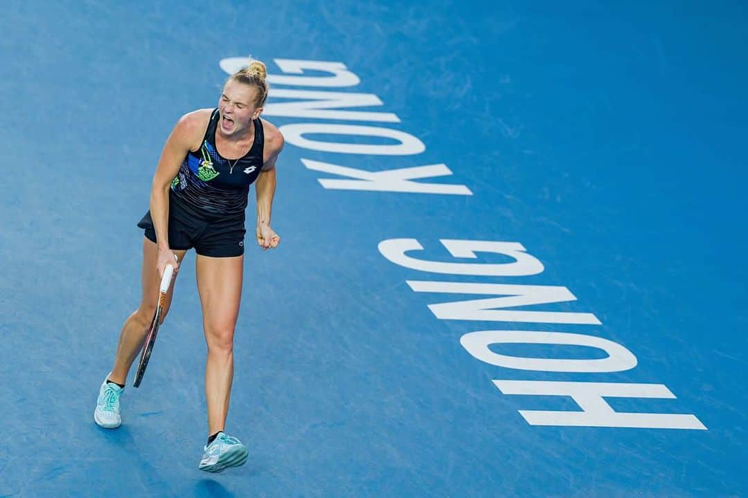 カテリナ・シニアコバのインスタグラム：「See you in final 💪🏻 @hk_tennisopen」