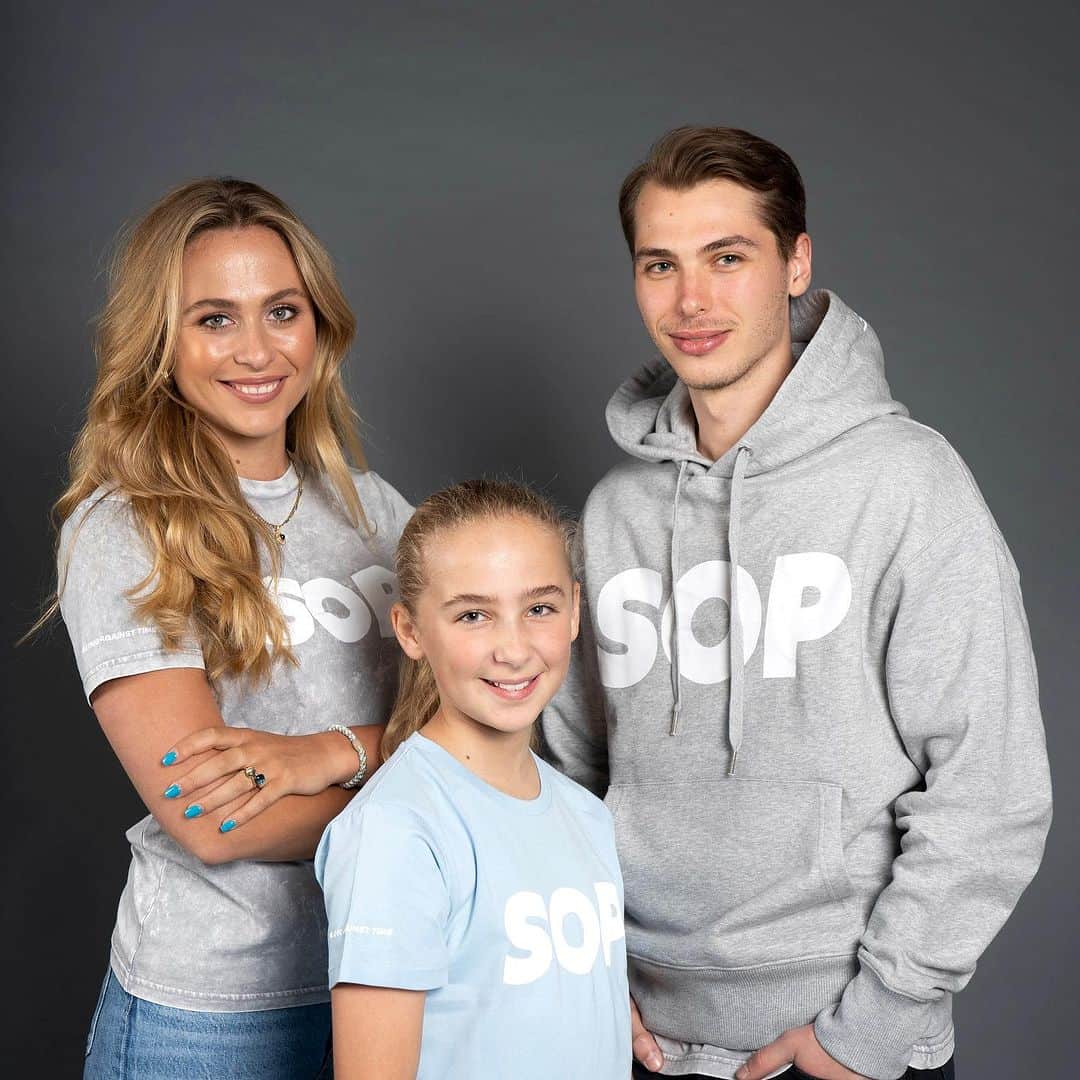のインスタグラム：「SOP Team clothing coming soon 🔥💨 @sop__fashion // 📸 x @janbeyer // #sophia #sophia99 #racegirl #racing #motorsport #changeagent #soptimism #unscripted」