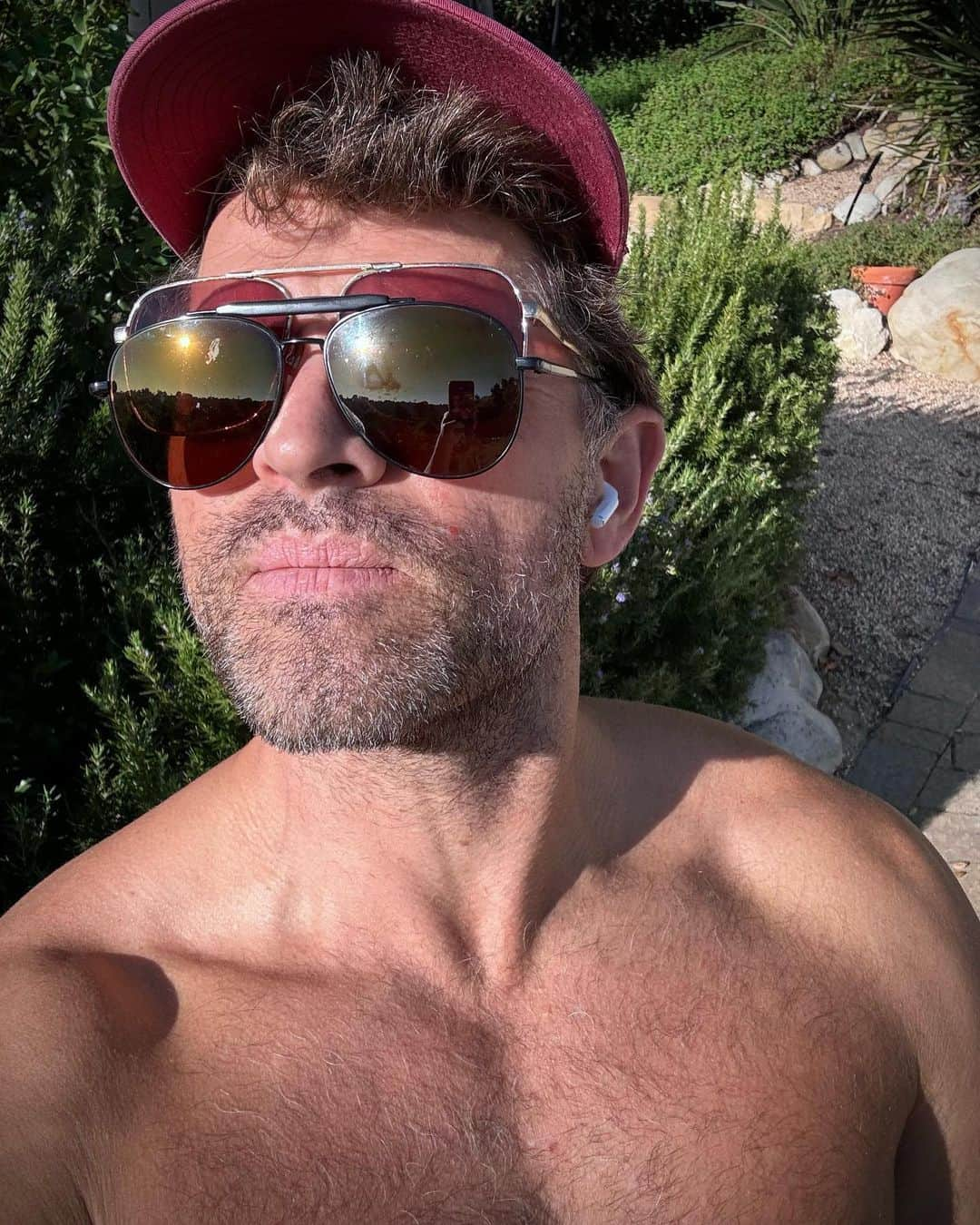 ミーシャ・コリンズのインスタグラム：「I wore double aviators for the partial eclipse-viewing this morning. I'm only partially-blinded now.  #solareclipse2023」