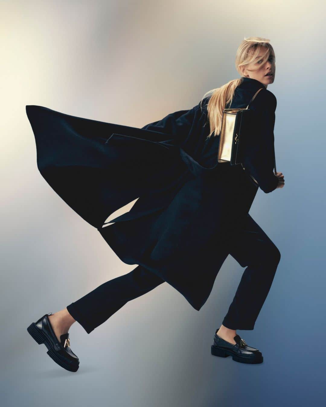 ジョルジオアルマーニのインスタグラム：「Seasonal essentials⁣ ⁣ Photo @alygunawan⁣ Stylist @marcgoehring⁣ Model @slavalinda」