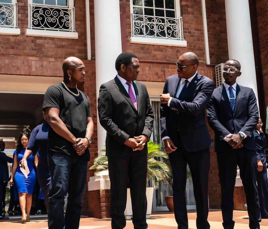 NE-YOさんのインスタグラム写真 - (NE-YOInstagram)「Thank you President Hichilema for the warm welcome to Zambia. 🇿🇲  📸: @christianngilchrist」10月15日 2時00分 - neyo