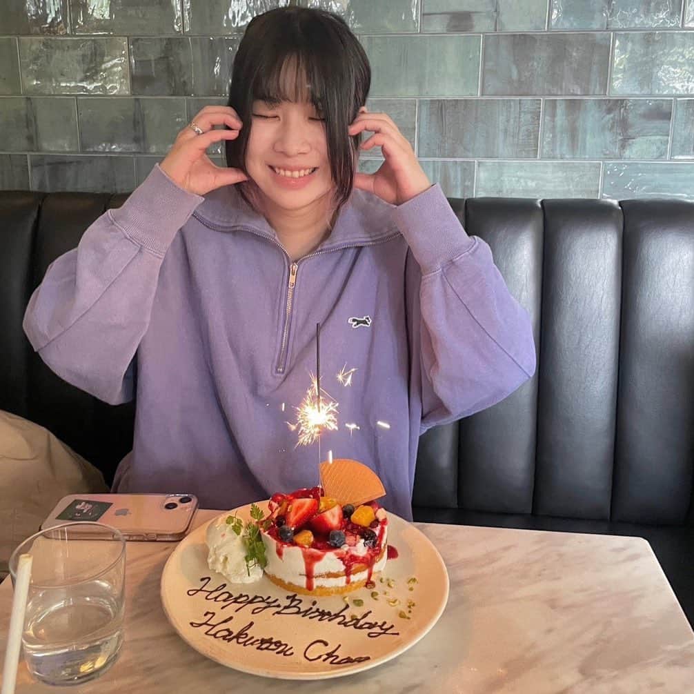 白桃ちゃんのインスタグラム：「リスナーさんが誕生日してくれた🥲🤍 サプライズびっくりだったけど本当にうれしみふかし〜！✌🏻」