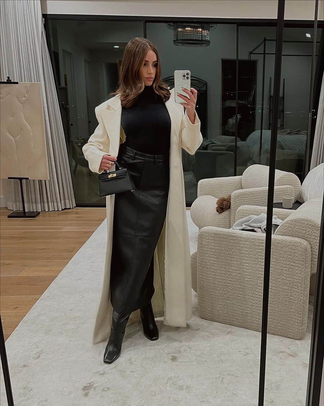 のインスタグラム：「Bbf @oliviaculpo in the Colorado bodysuit. Elevated styling takes this iconic design to a new level. Discover unmatched breathable high-stretch natural fibres & sensational seamless softness!」