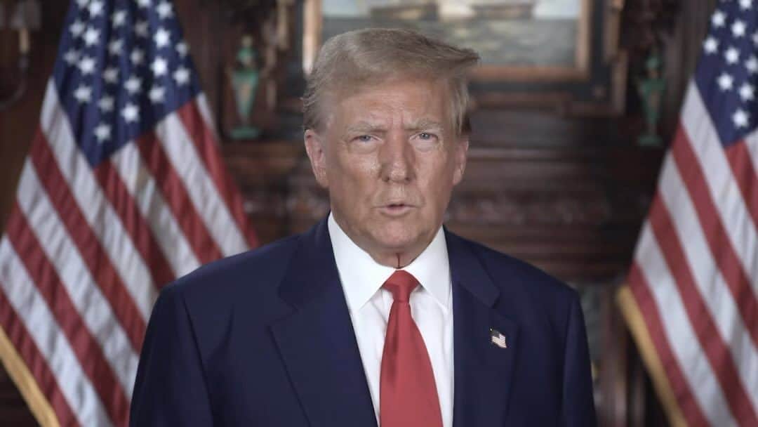 ドナルド・トランプのインスタグラム：「Ron DeSanctimonious has the Poll numbers of a wounded bird falling from the sky. I am up on him by 57 points, and going higher. He has proven to be a terrible and inept candidate who even fought Social Security and MediCare. He will SOON be out of money and dropping out of the race for President. After having single handidly gotten him elected Governor, with no thanks or glory, it has been a beautiful thing to watch. Good luck Ron!」
