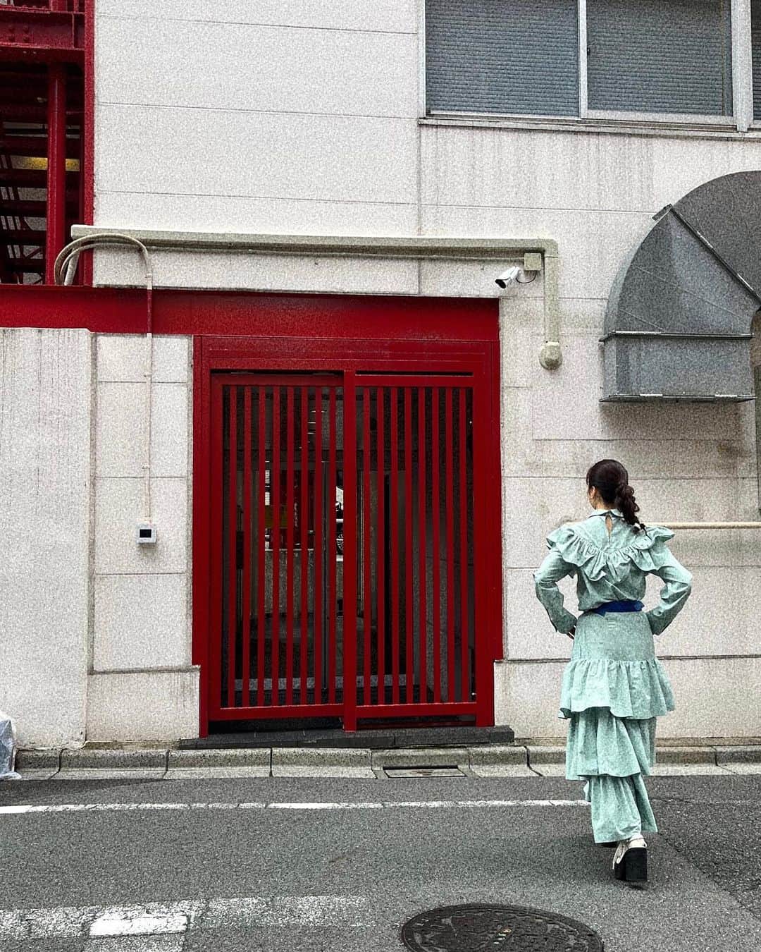 島崎遥香のインスタグラム：「🌧️ h&m @mihomatsudahm  stylist @yuikurose」