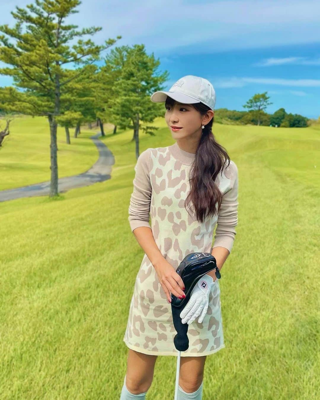 西村いちかさんのインスタグラム写真 - (西村いちかInstagram)「久しぶりの歩きゴルフだった日⛳️  皆で叩いてたけどキャディさんのおかげでゴルフって楽しいなって改めて思いながら回ってきました🤤🤎  この日は @rienda_golf のワンピース⛳️ 記憶にある限りではレオパードは私服で一度しか購入した事なくて一回着て終わったからそれからあまり選択肢に無かったんだけど、これは肌馴染み良くてたくさん着れそう☺️ サイズは悩んだけどSにしました☺️  シューズはだいぶ前にシーサウナシャックコンペで頂いたヨネックス初おろし🥰  #rienda #riendagolf #golf #ゴルフ女子 #ゴルフウェア #ゴルフ場 #ゴルフ男子 #ゴルフコーデ #골프 #골프패션」10月15日 11時57分 - ichika_nishimura