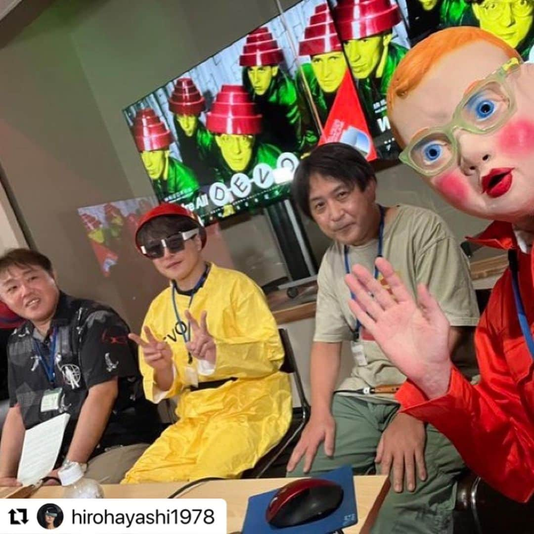 POLYSICSさんのインスタグラム写真 - (POLYSICSInstagram)「#Repost @hirohayashi1978 with @use.repost ・・・ 昨日はDOMMUNE DEVO結成50年「We’reAll DEVO!」に出演！  なかなか50年を一気に振り返るのは大変だよね笑  でも初めて知る話が沢山あって楽しかったなぁ！  あと立花ハジメさんのマークとのお話がとても素晴らしかった！  写真は川崎レジデンツさんが送ってくれました！ありがTOISUです。  美馬さん、賢崇さん、佐藤さん、川崎さん、ハジメさん、そして宇川さん！DOMMUNE！ありがTOISUでした！  We are DEVO！！！✋  #dommune #devo」10月15日 12時07分 - polysics_official