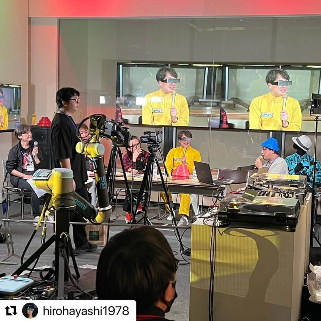 POLYSICSさんのインスタグラム写真 - (POLYSICSInstagram)「#Repost @hirohayashi1978 with @use.repost ・・・ 昨日はDOMMUNE DEVO結成50年「We’reAll DEVO!」に出演！  なかなか50年を一気に振り返るのは大変だよね笑  でも初めて知る話が沢山あって楽しかったなぁ！  あと立花ハジメさんのマークとのお話がとても素晴らしかった！  写真は川崎レジデンツさんが送ってくれました！ありがTOISUです。  美馬さん、賢崇さん、佐藤さん、川崎さん、ハジメさん、そして宇川さん！DOMMUNE！ありがTOISUでした！  We are DEVO！！！✋  #dommune #devo」10月15日 12時07分 - polysics_official