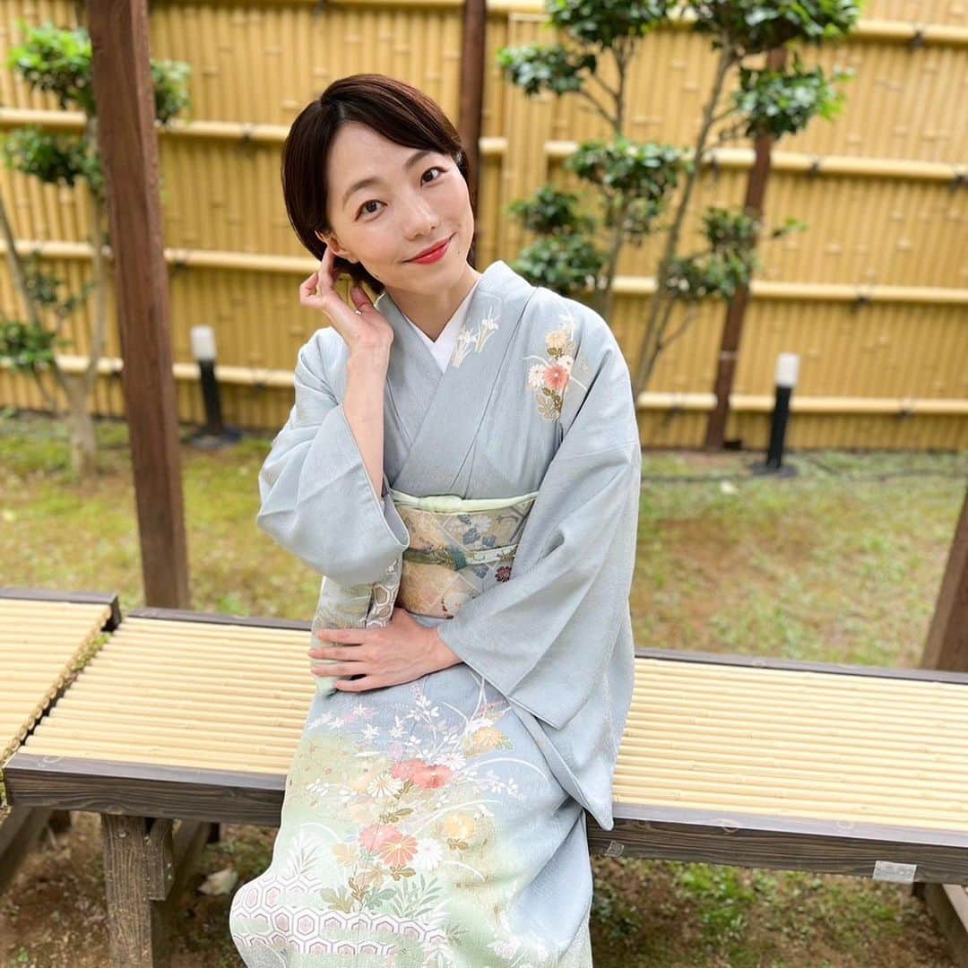 雨宮萌果さんのインスタグラム写真 - (雨宮萌果Instagram)「🪷🪷🪷  お見合い写真でも 旅館の女将でもありません。  ウワサの不動産ロケです。  外観が旅館風 庭付き賃貸物件。  和な空間が素敵でした。  4枚目の  女将とその息子の 束の間のまかない時間  がお気に入り🍵  #ウワサのお客さま #ないけんぼーいず」10月15日 12時01分 - ame_moe_kichi0630