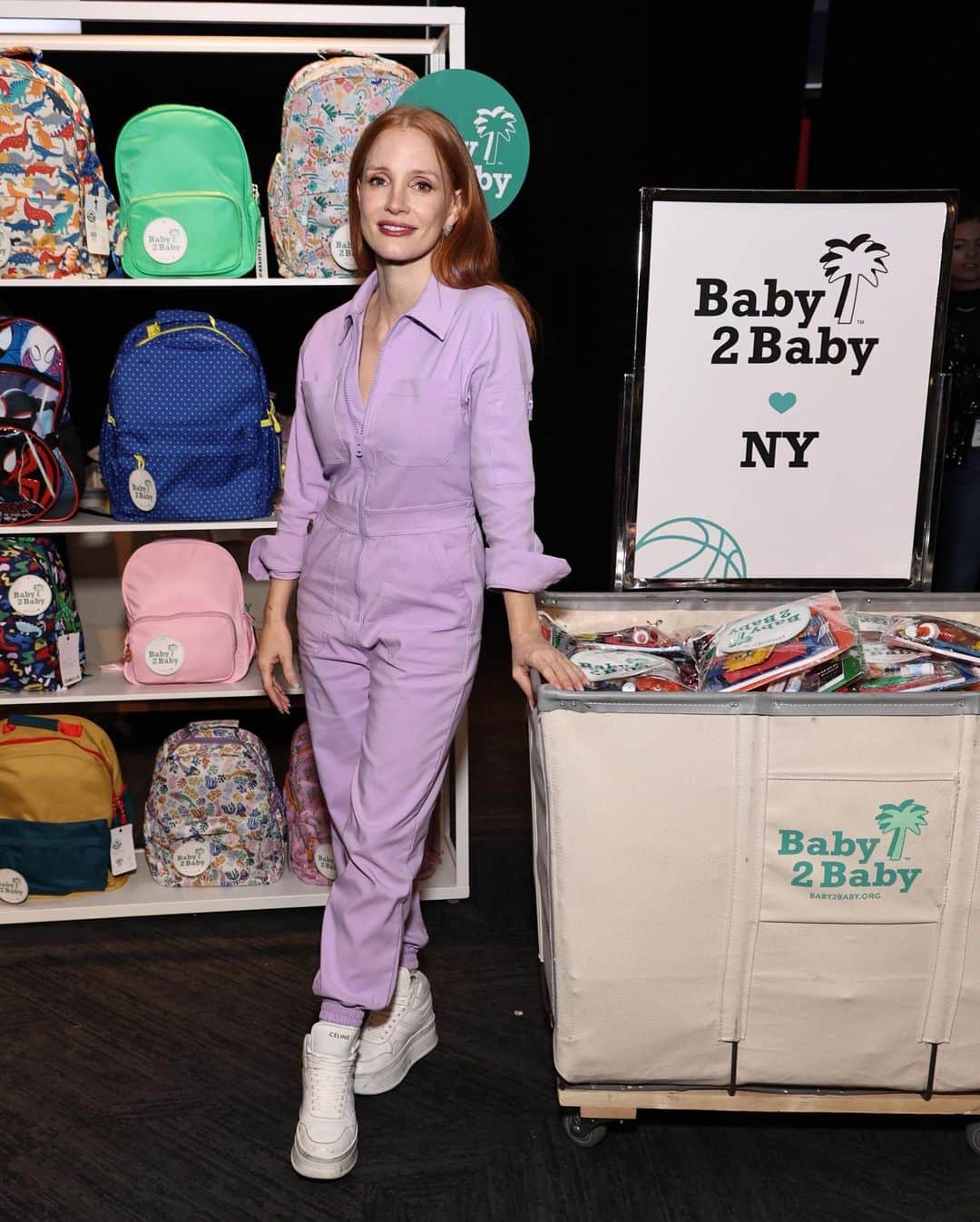 Just Jaredさんのインスタグラム写真 - (Just JaredInstagram)「Jessica Chastain helped out while attending Baby2Baby's Back2School event today in Madison Square Garden. We've got more pics over at JustJared.com! #JessicaChastain Photos: Getty」10月15日 12時01分 - justjared
