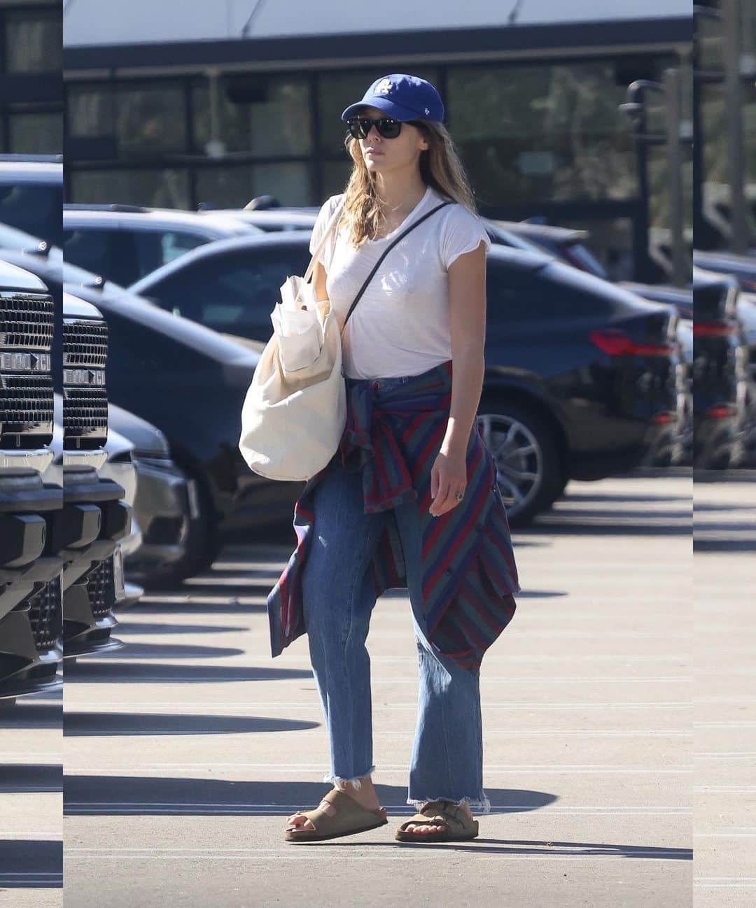 Just Jaredさんのインスタグラム写真 - (Just JaredInstagram)「Elizabeth Olsen looked fabulous while stepping out to do some grocery shopping on Saturday in Studio City! Head over to JustJared.com to see more photos of the Marvel star! #ElizabethOlsen Photos: Backgrid」10月15日 12時02分 - justjared