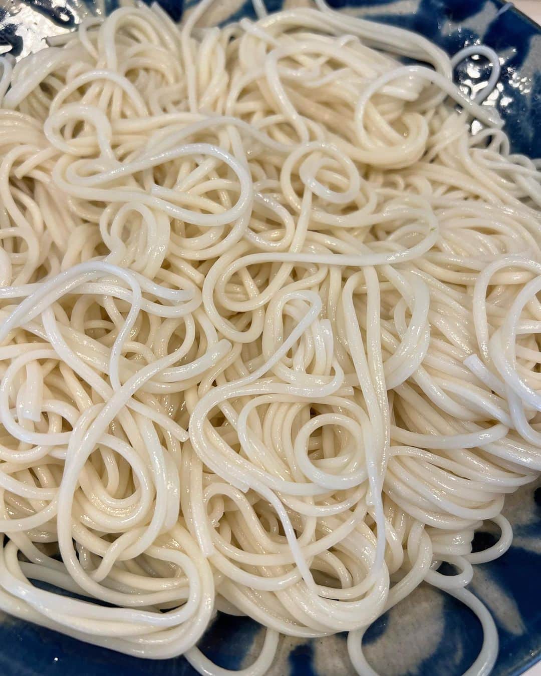 立花陽三のインスタグラム：「季節ハズレの冷麦は、三徳商店 岩手県のつゆは、佐々長醸造  美味い‼️おすすめ^ ^」