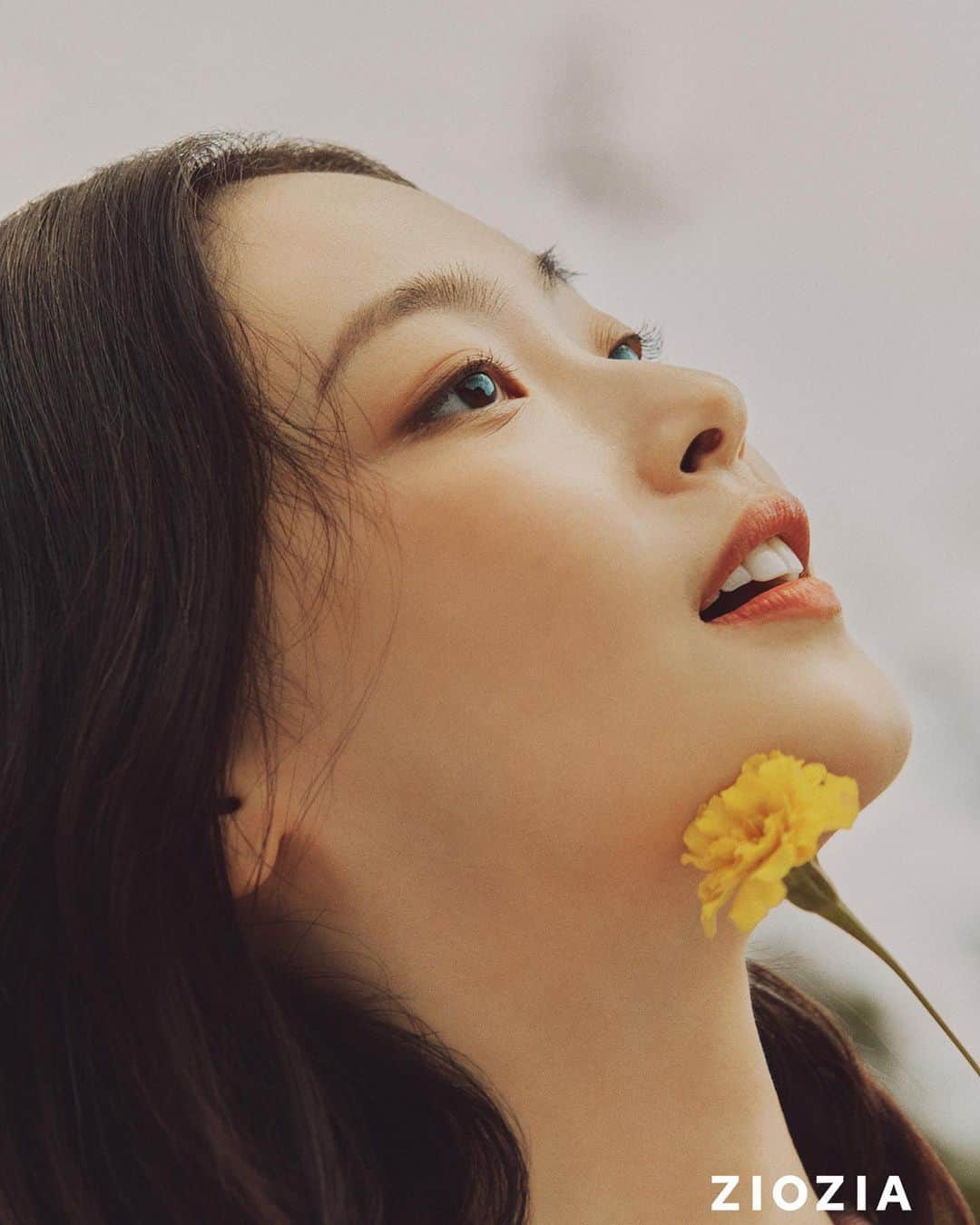 チェ・ヒジンのインスタグラム：「올 가을 겨울은 Ziozia와 함께해요😉🍂🫶🏻  @ziozia_official 😘」
