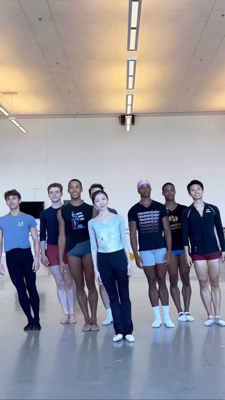 加治屋百合子のインスタグラム：「🎥 created by @theharperwatters 💜  “Fall for Dance”  @nycitycenter last week.  🎥: ハーパー君より😆  @theharperwatters   Leotard/レオタード: @sylphynes 💓  #ballet #ballerina #dance #dancer #artist #asian #japanese #houstonballet #houston #thankful #バレエ #バレリーナ #ダンス #ダンサー #アーティスト  #感謝」