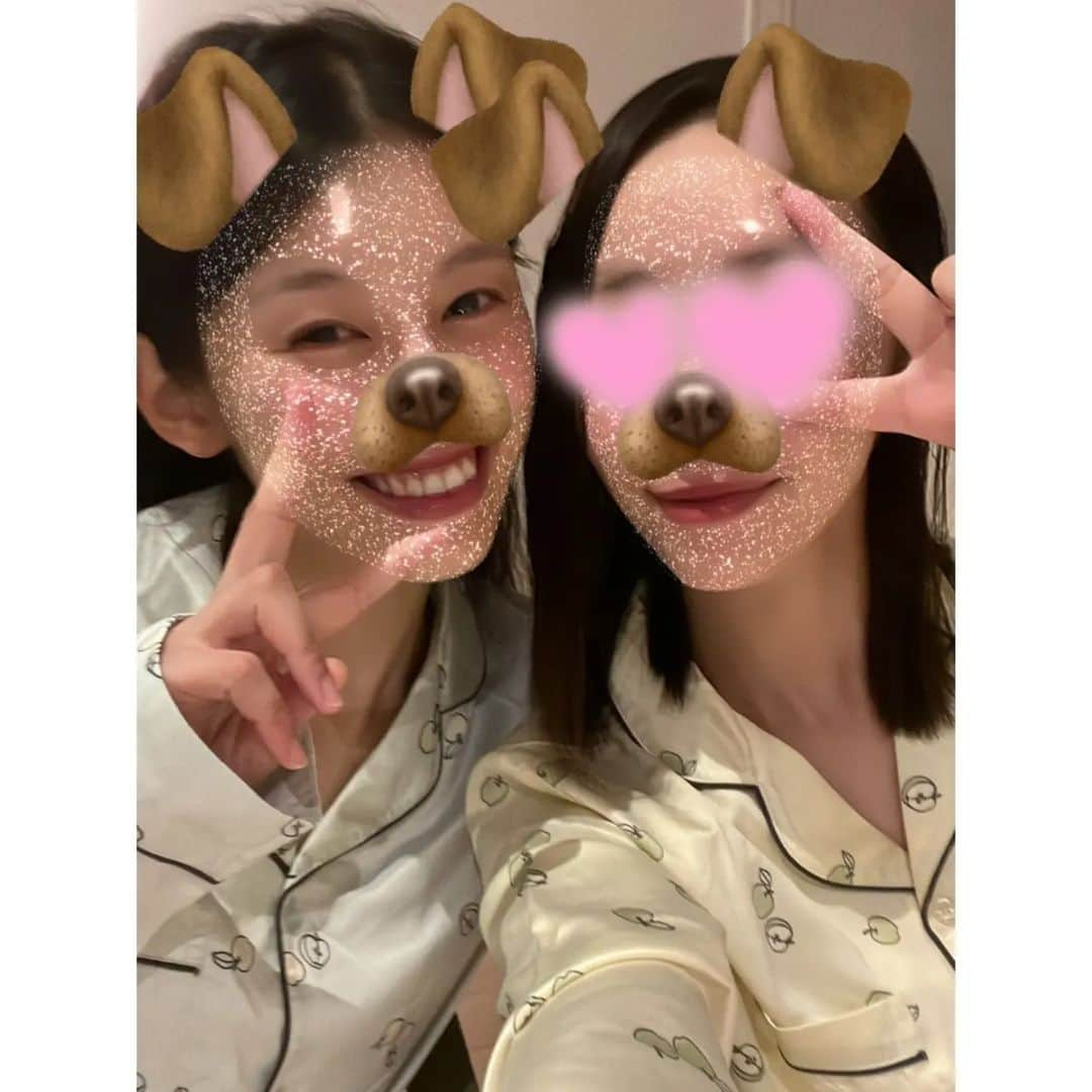 杉原枝利香さんのインスタグラム写真 - (杉原枝利香Instagram)「Slumber party💗💗💗  オソロパジャマパーティー楽しかったな♪ ホテルのフリードリンクにワインがあったのでたくさん飲んじゃった(*ﾉω・*)ﾃﾍ  elisさんから発売されたショーツ型ナプキンで生理中の旅行も快適まちがいなし♪  @elleairofficial @narrow_official  #エリス新商品投稿コンテスト に参加中！ イイネやコメントで応援してね😌💓  #ブラックショーツ革命 #エリスショーツ #ショーツ型ナプキン #生理 #生理用品 #女の子の日 #PR ------------------------ #photoshoot #photo #outfit #ootdfashion #ootd #followme #シードルアンバサダー #横須賀アピールグラマー #りンご #杉原枝利香 #actress #model #ambassador #🍎」10月15日 12時38分 - erikasugihara