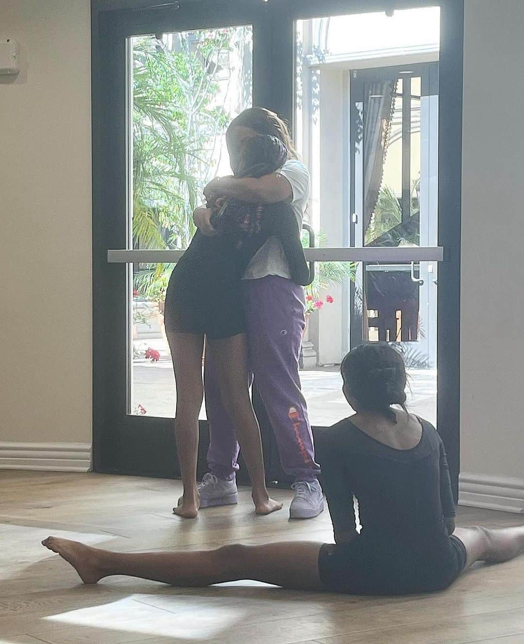 のインスタグラム：「Snuck home and surprised Zaya at her praise dance rehearsal today❤️❤️  then in true Erica do too much Campbell fashion drove her to her second rehearsal as tired as I am!!🤦🏾‍♀️ #happytobehome」