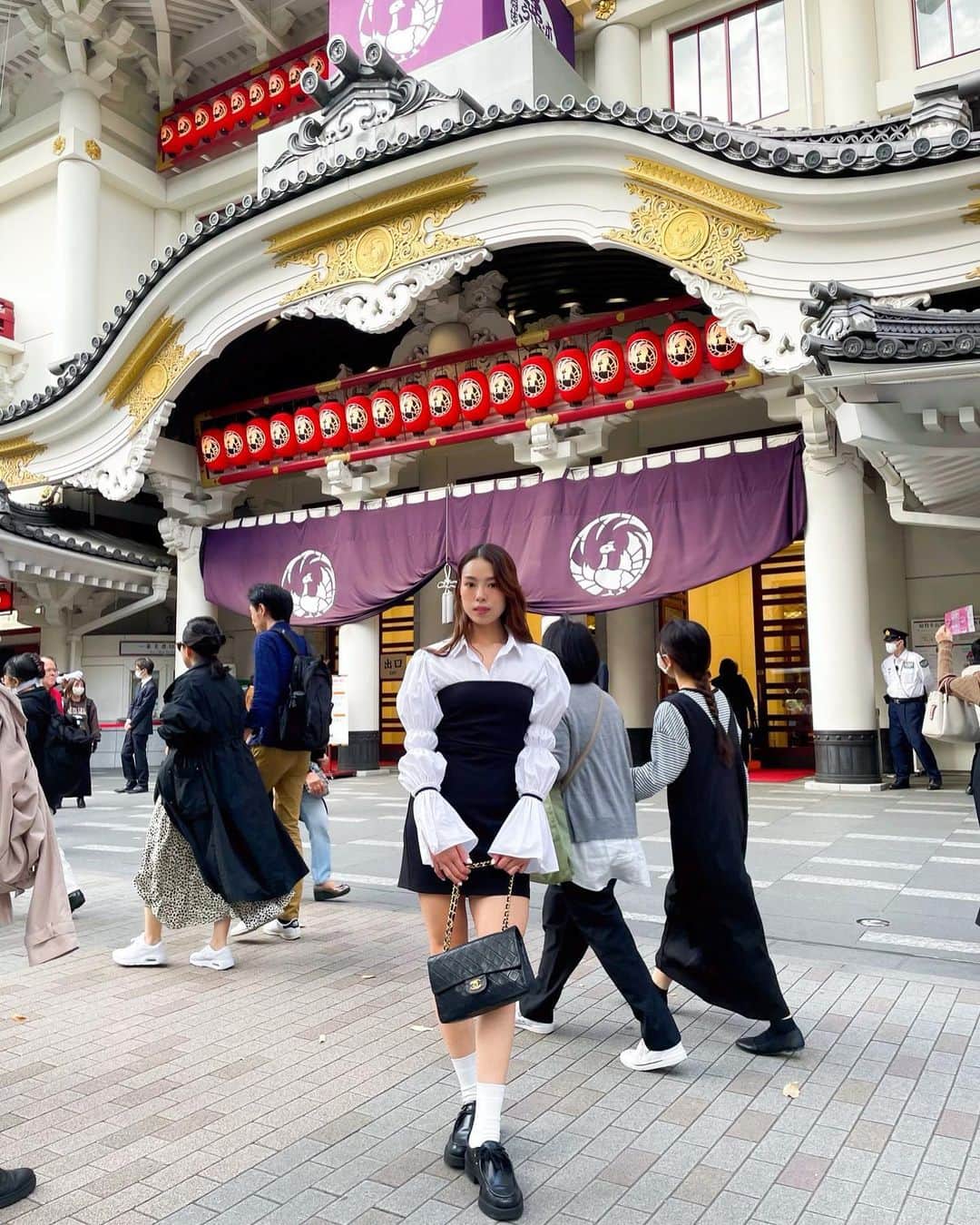 川戸沙羅のインスタグラム：「👘🪭🇯🇵  初めて歌舞伎を観劇👏  見てみたいなぁ🤔って思ってたけどなかなか行動に移せず💦 機会を頂いて感謝です🙏  歴史を感じる素敵な1日になりました💫  #銀座  #歌舞伎  #歌舞伎座」