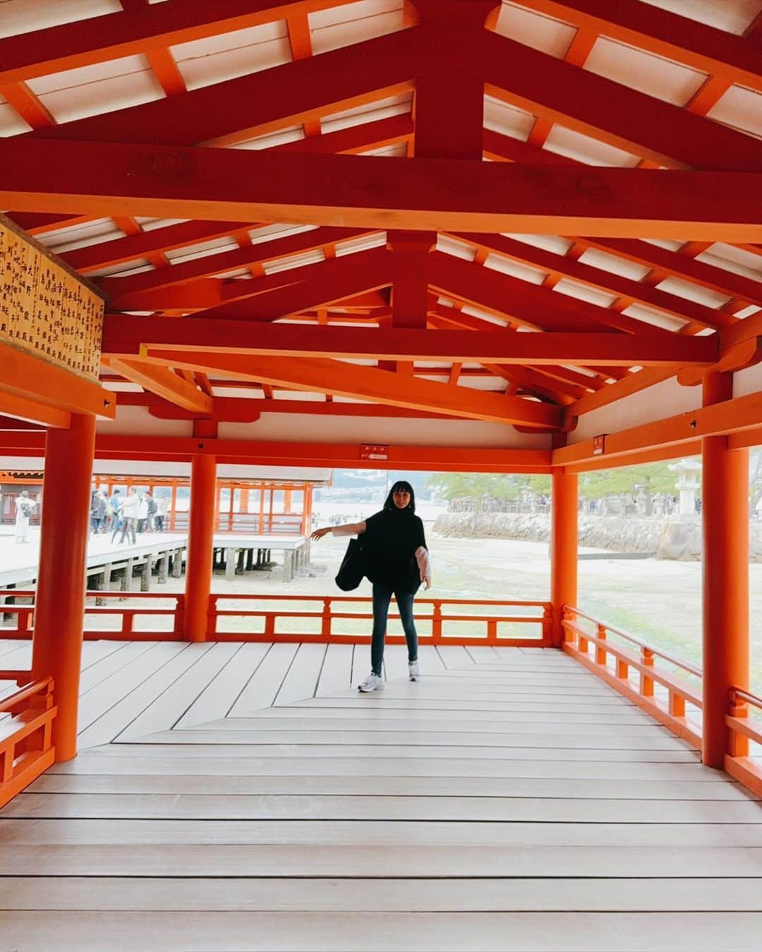 カオルコさんのインスタグラム写真 - (カオルコInstagram)「⛩🙏🏻💫  #厳島神社 #japan #beautyful  #travel  #job #建築物  #神社 #pray  #御利益」10月15日 13時01分 - ka_ruk_
